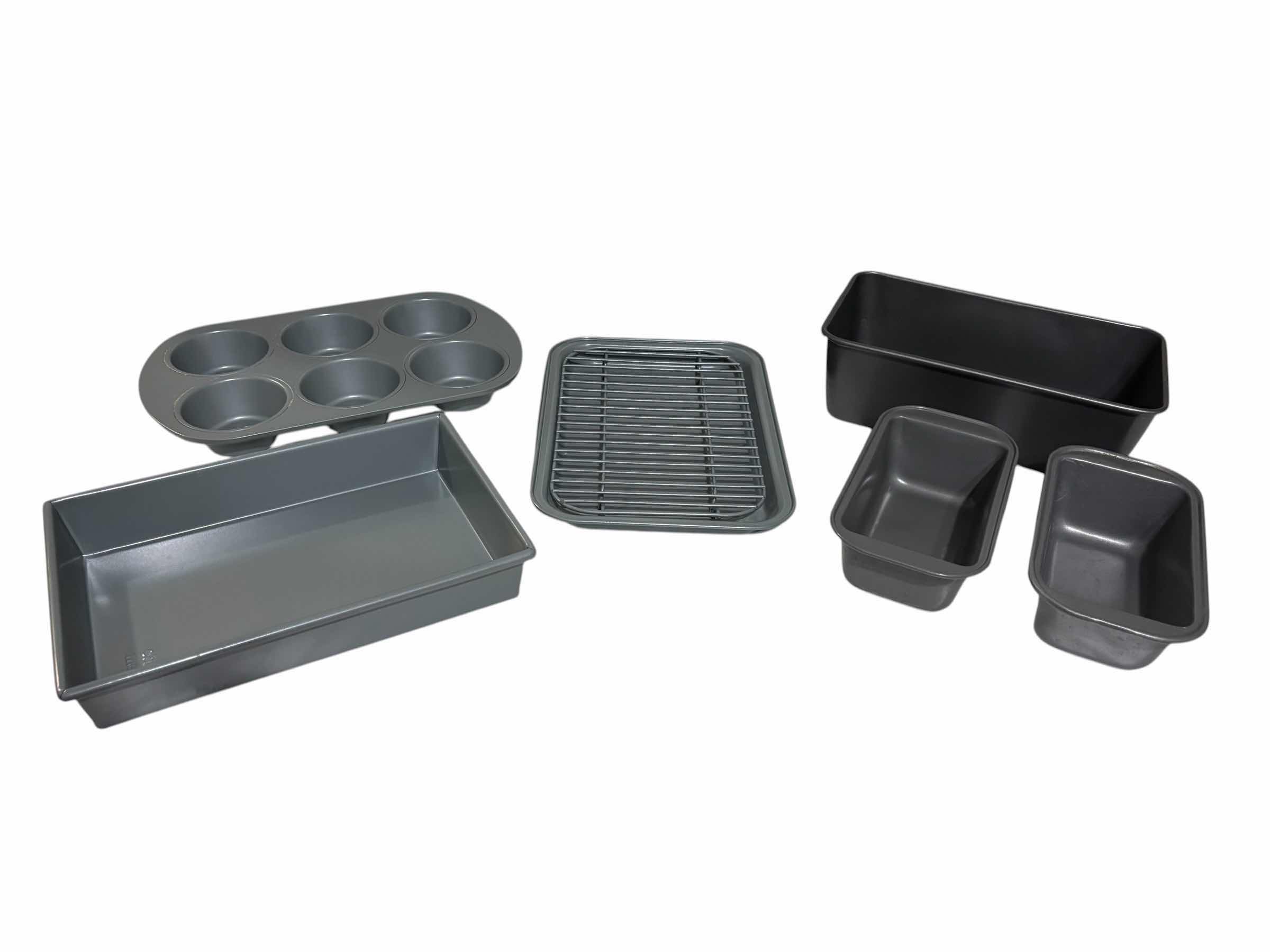 Photo 1 of CHICAGO METALLIC 7 PC BAKEWARE SET (READ NOTES) $45