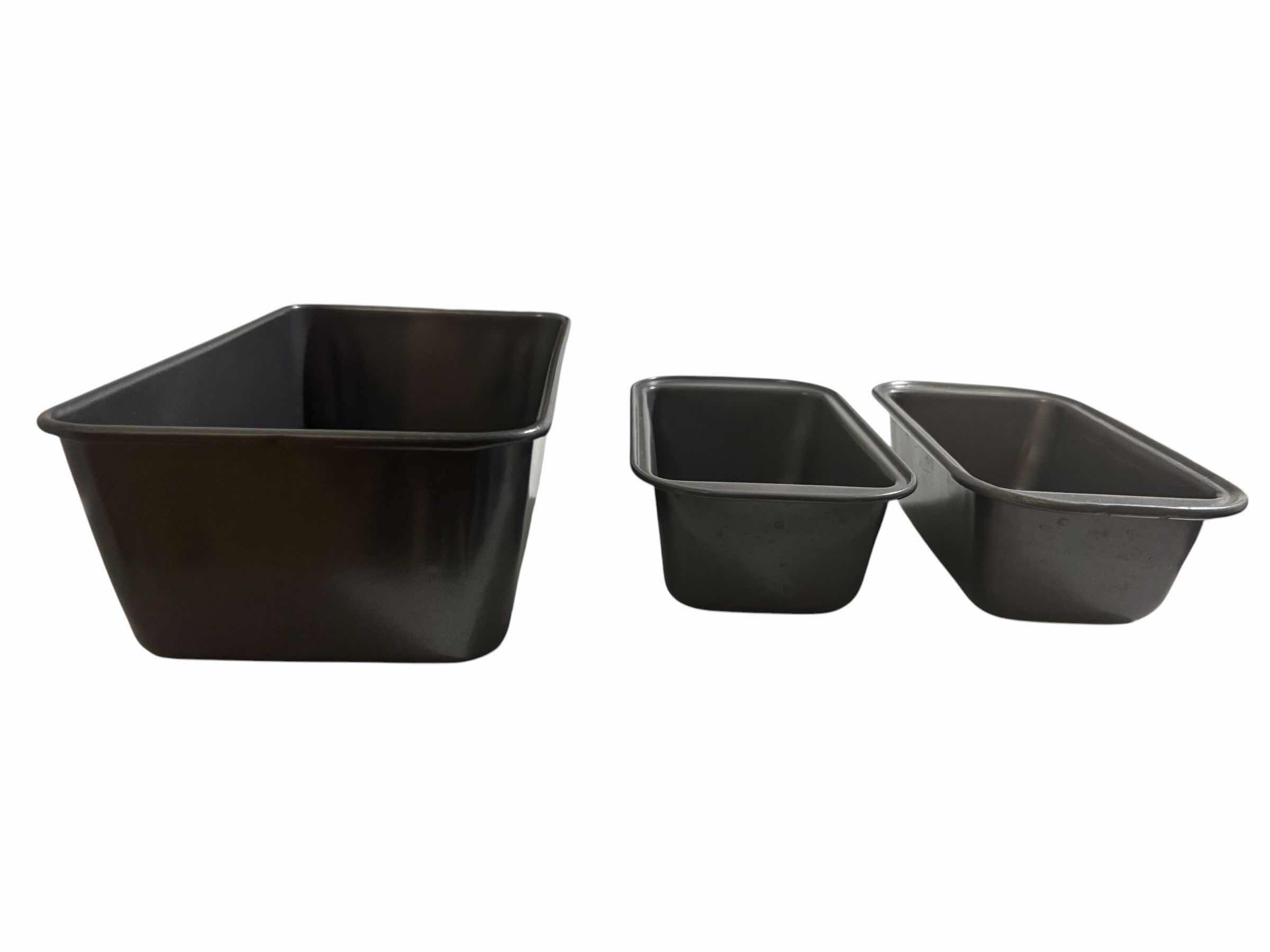 Photo 1 of CHICAGO METALLIC 7 PC BAKEWARE SET (READ NOTES) $45