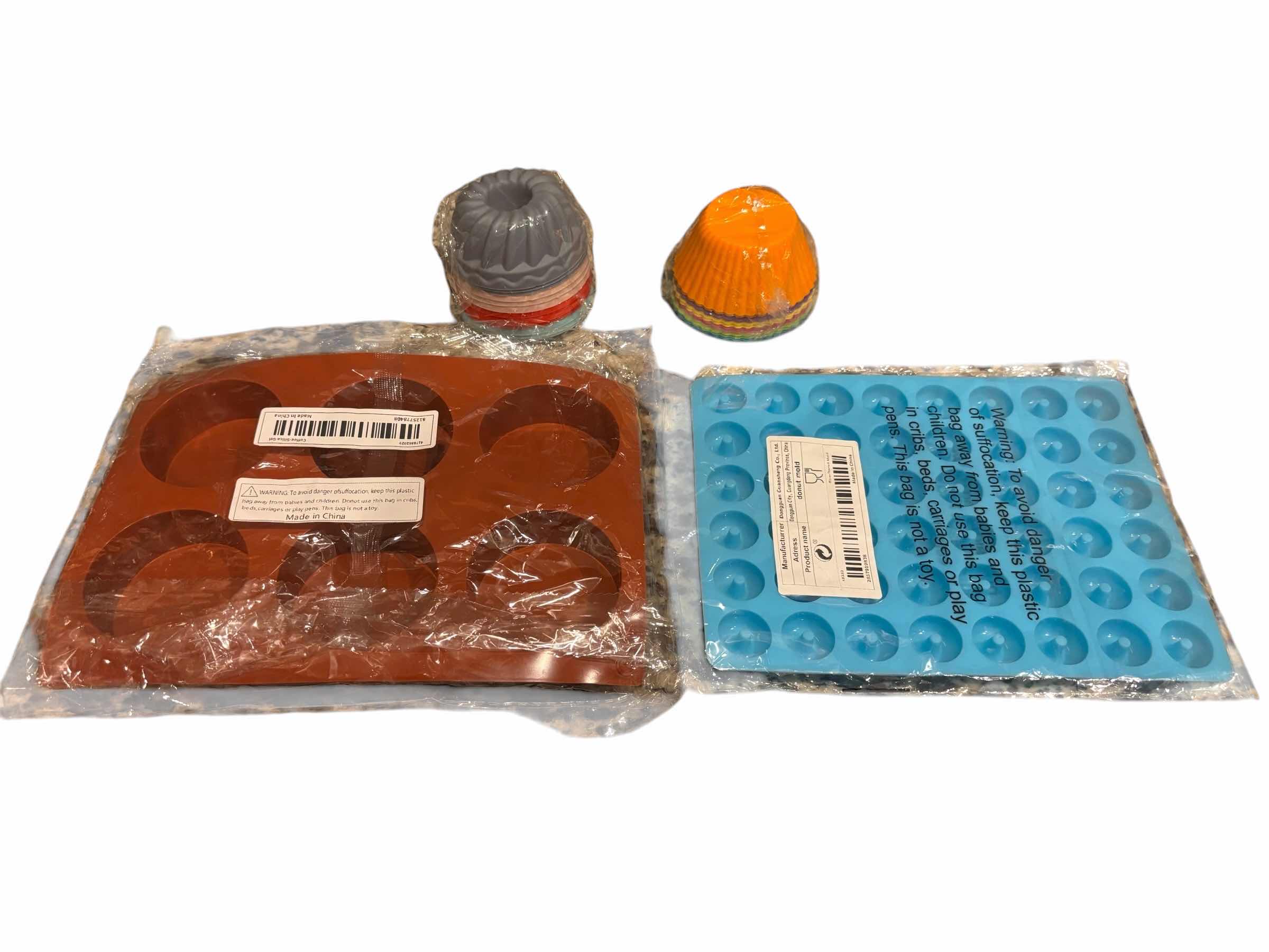 Photo 1 of ASSORTED SILICONE MOLDS/ BAKEWARE, 26PCS (READ NOTES)