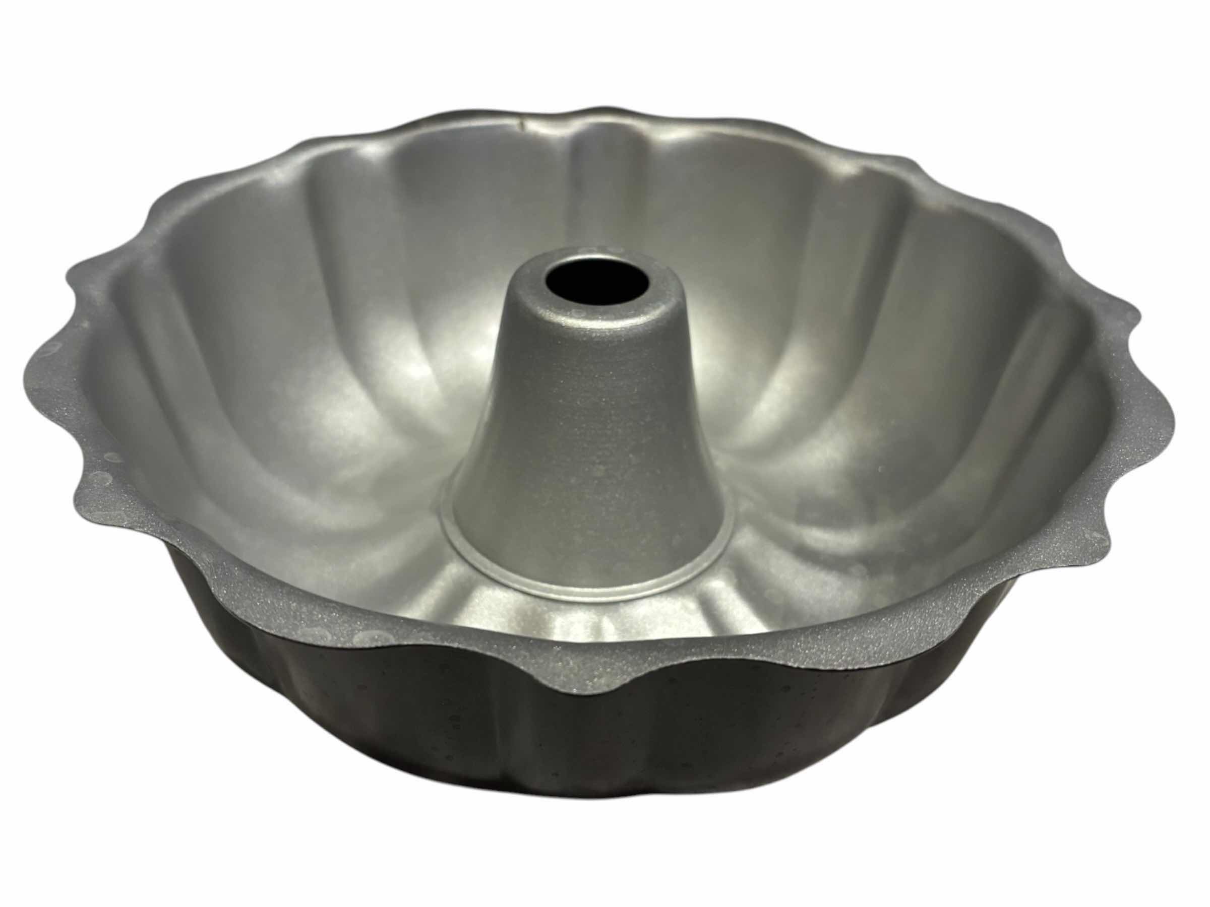 Photo 1 of FARBERWARE 12 CUP MUFFIN PAN (2) & BUNDT CAKE PAN