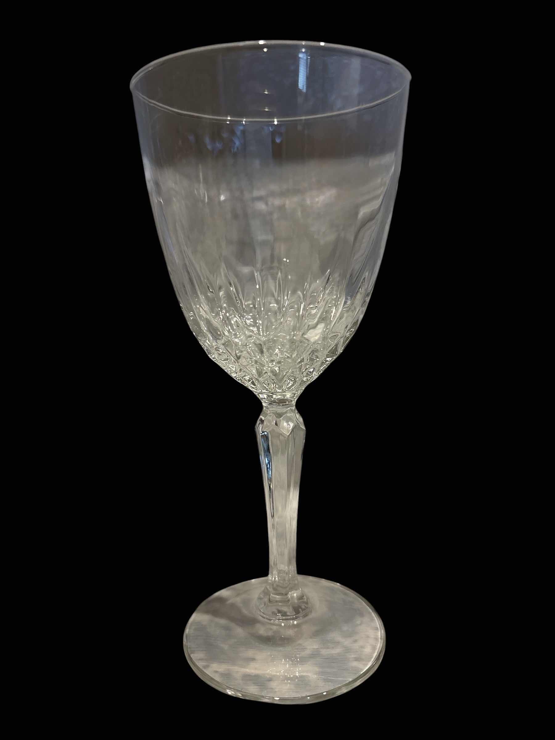 Photo 1 of CLEAR GLASSWARE H7” (4)