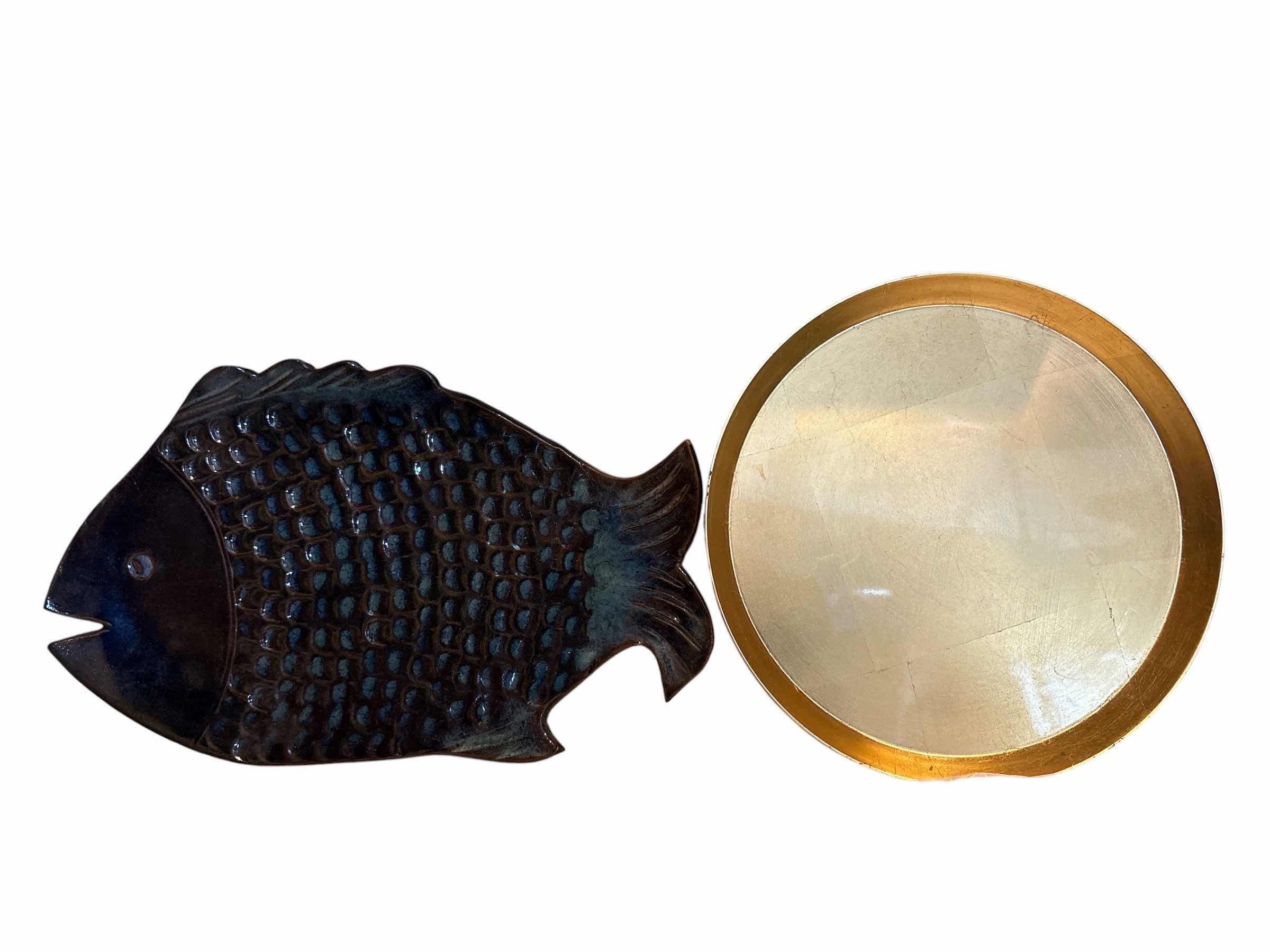 Photo 1 of KITCHEN TRAYS 15” (4)