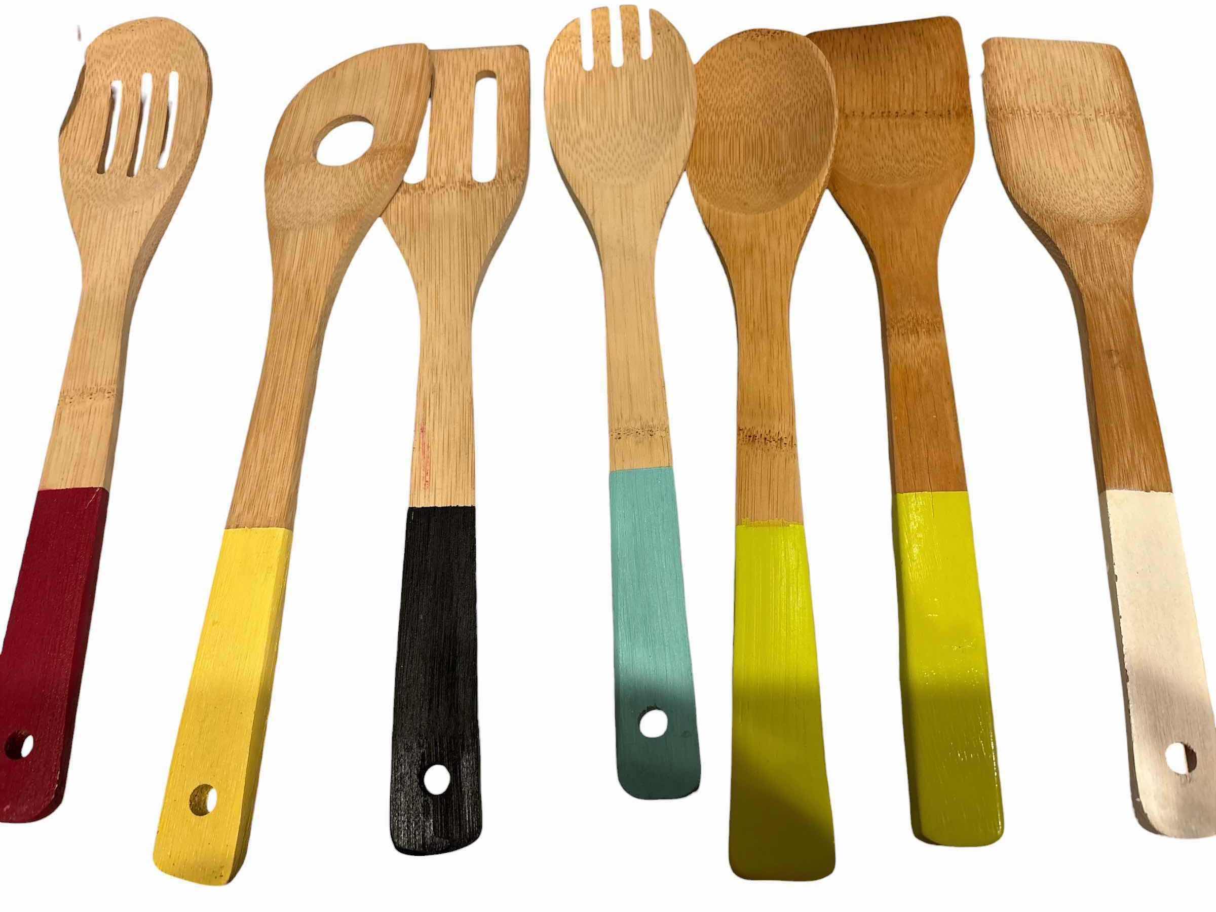 Photo 1 of KITCHEN WOODEN UTENSILS (16)PCS