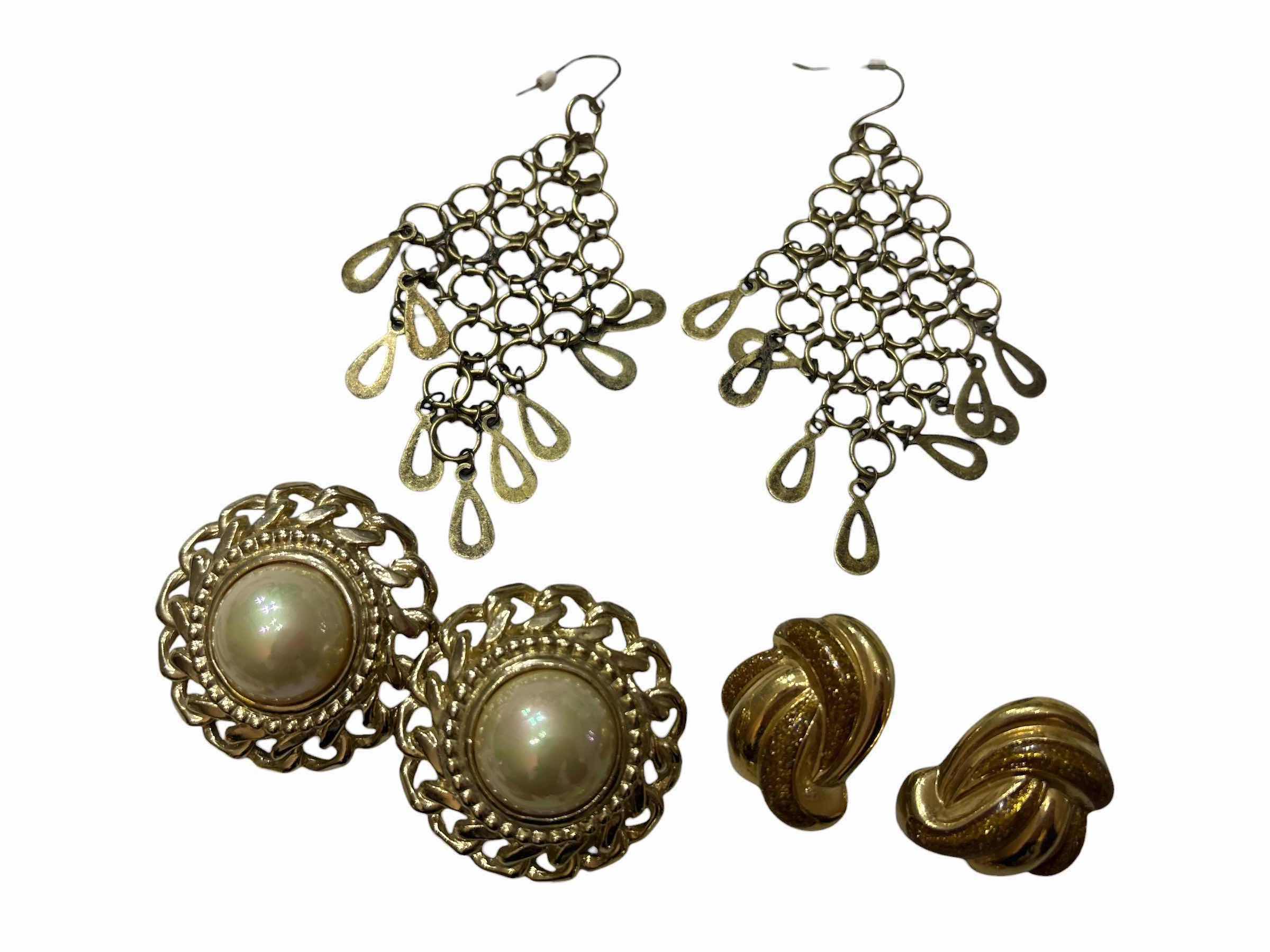 Photo 1 of GOLD TONE EARRINGS FASHION JEWELRY (10)PAIRS