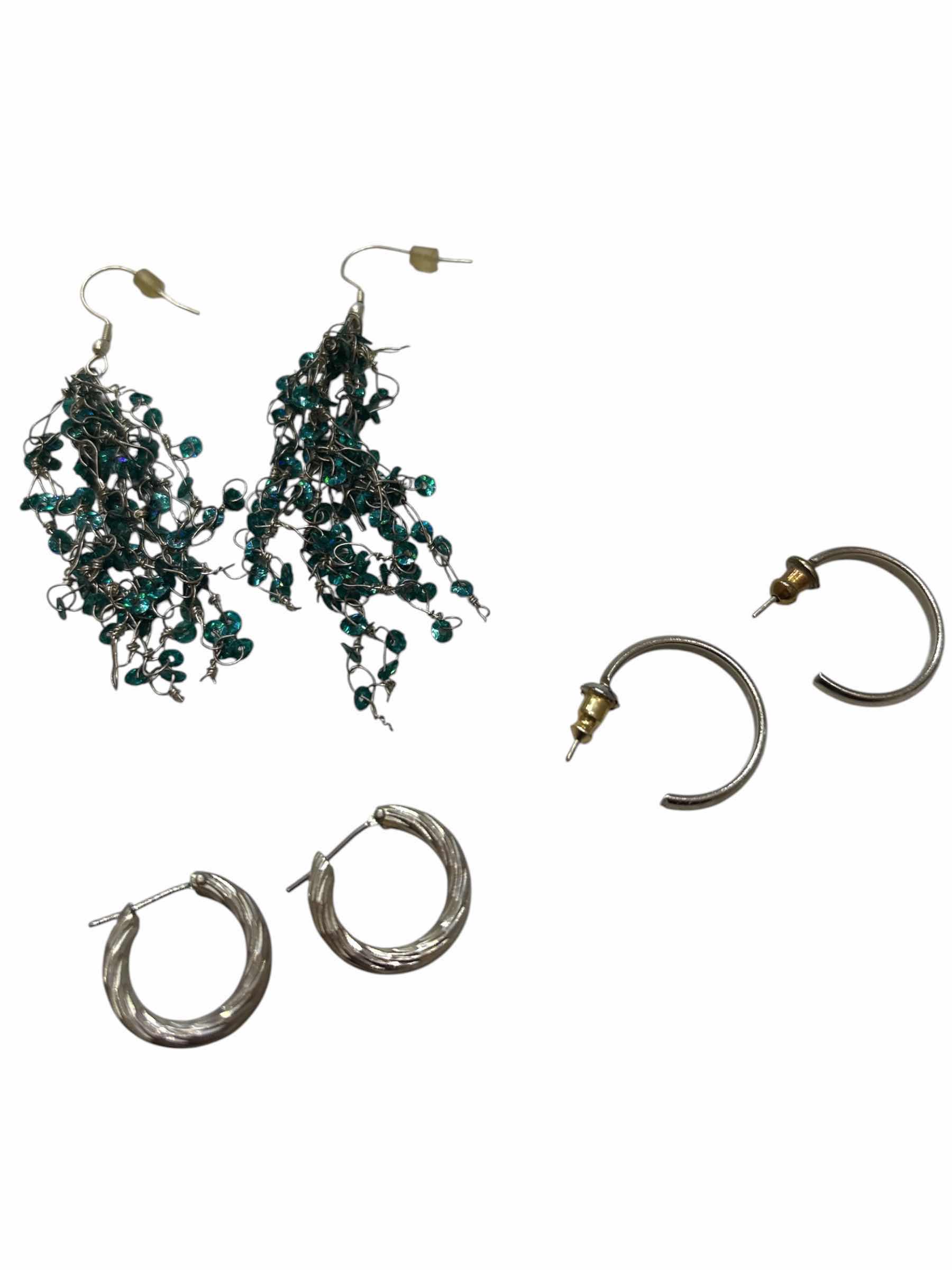 Photo 1 of BEADED & SILVER TONE EARRINGS FASHION JEWELRY (5)PAIR