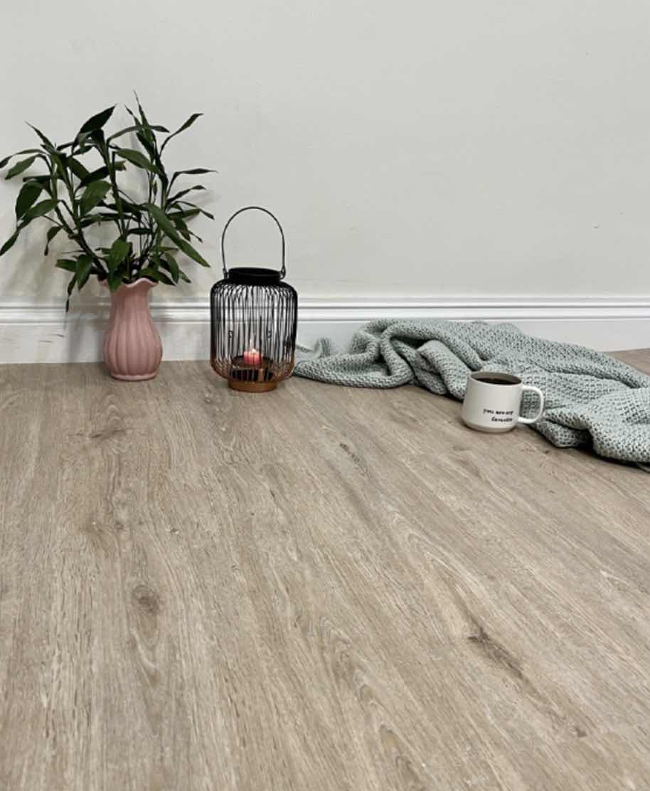Photo 1 of SPC DESERT SAND FINISH FLOAT/CLICK LUXURY VINYL PLANK 7” X 48” (23.78SQFT PER CASE/44 CASES) READ NOTES $6556