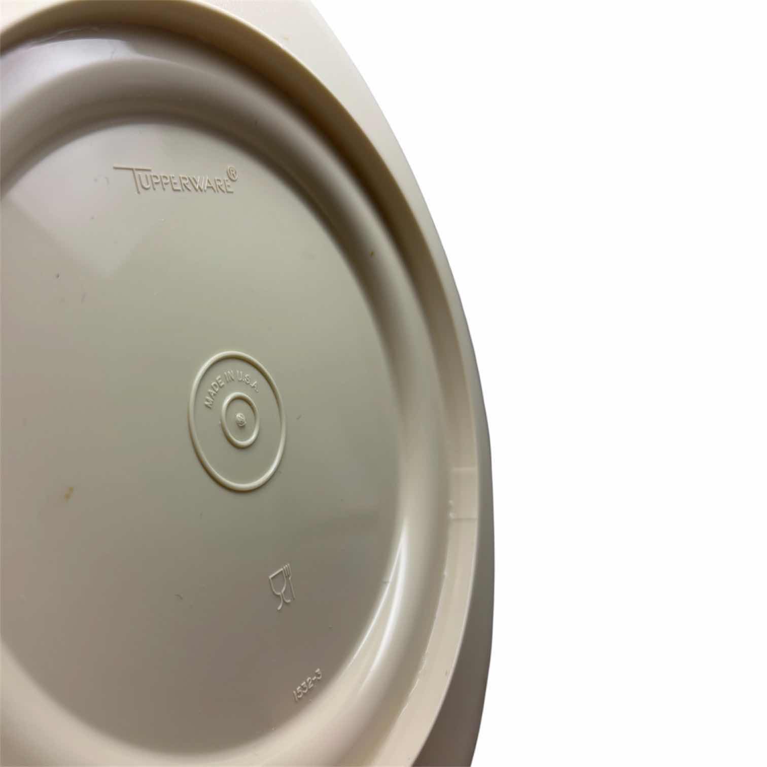 Photo 1 of VINTAGE TUPPERWARE 3 PC SERVE IT ALL PEDESTAL PIE/CAKE STAND (1531-5, 1532-6, 1533-5) & VINTAGE TUPPERWARE JELLO MOLD 3 PC SET $40