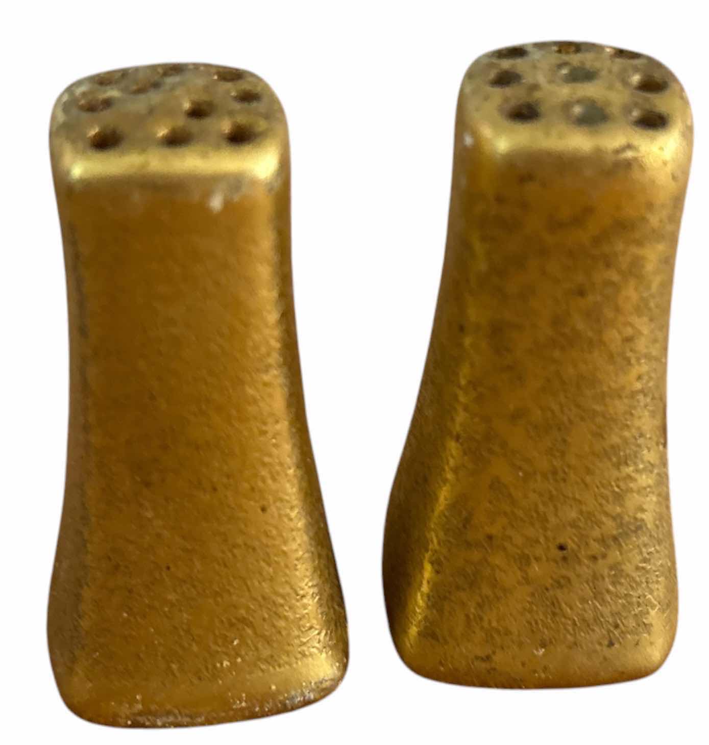 Photo 1 of (6)PCS VINTAGE SALT & PEPPER SHAKER COLLECTION
