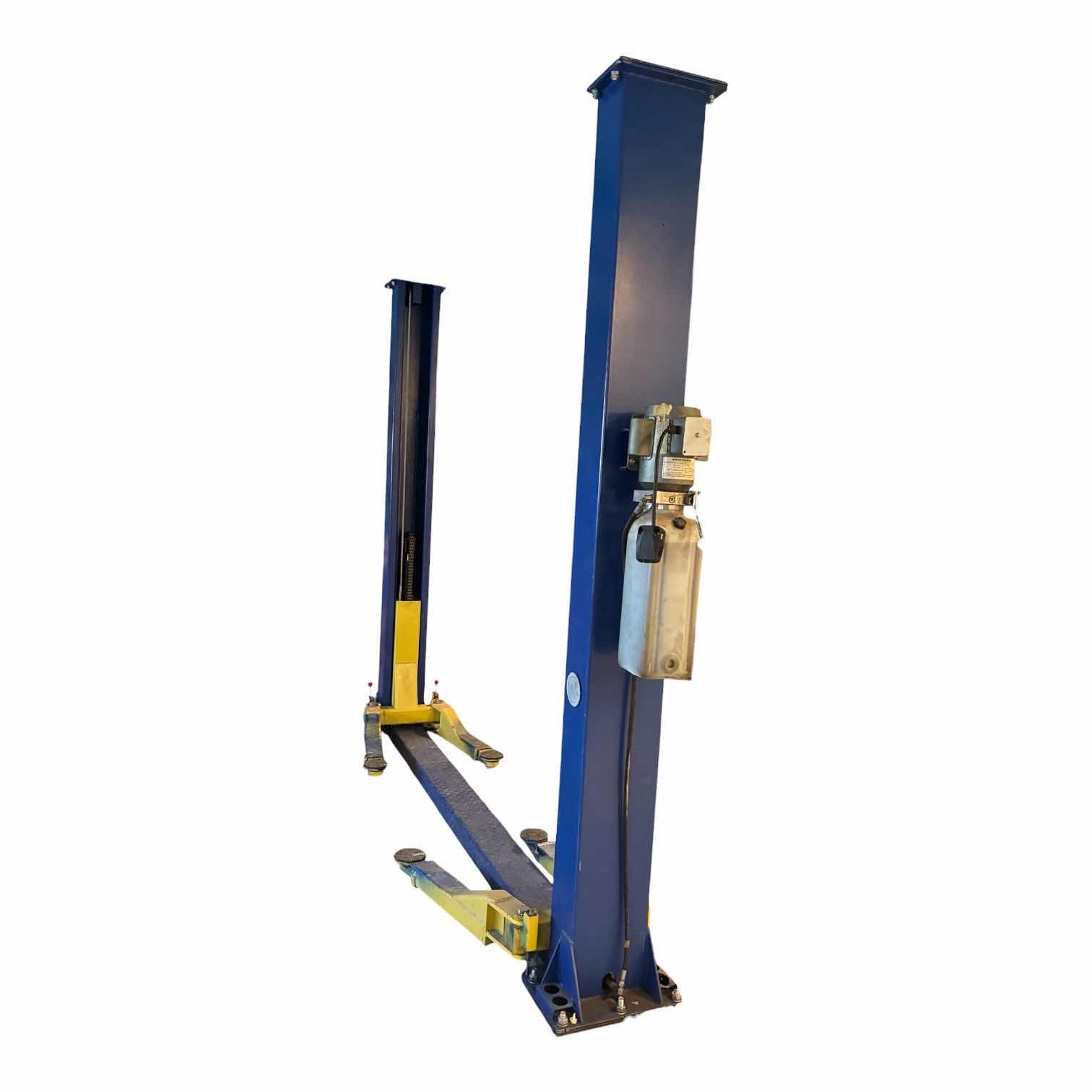Photo 1 of TUXEDO HYDRAULIC LIFT 9000LBS CAP. MODEL TP9KF-N (READ NOTES)