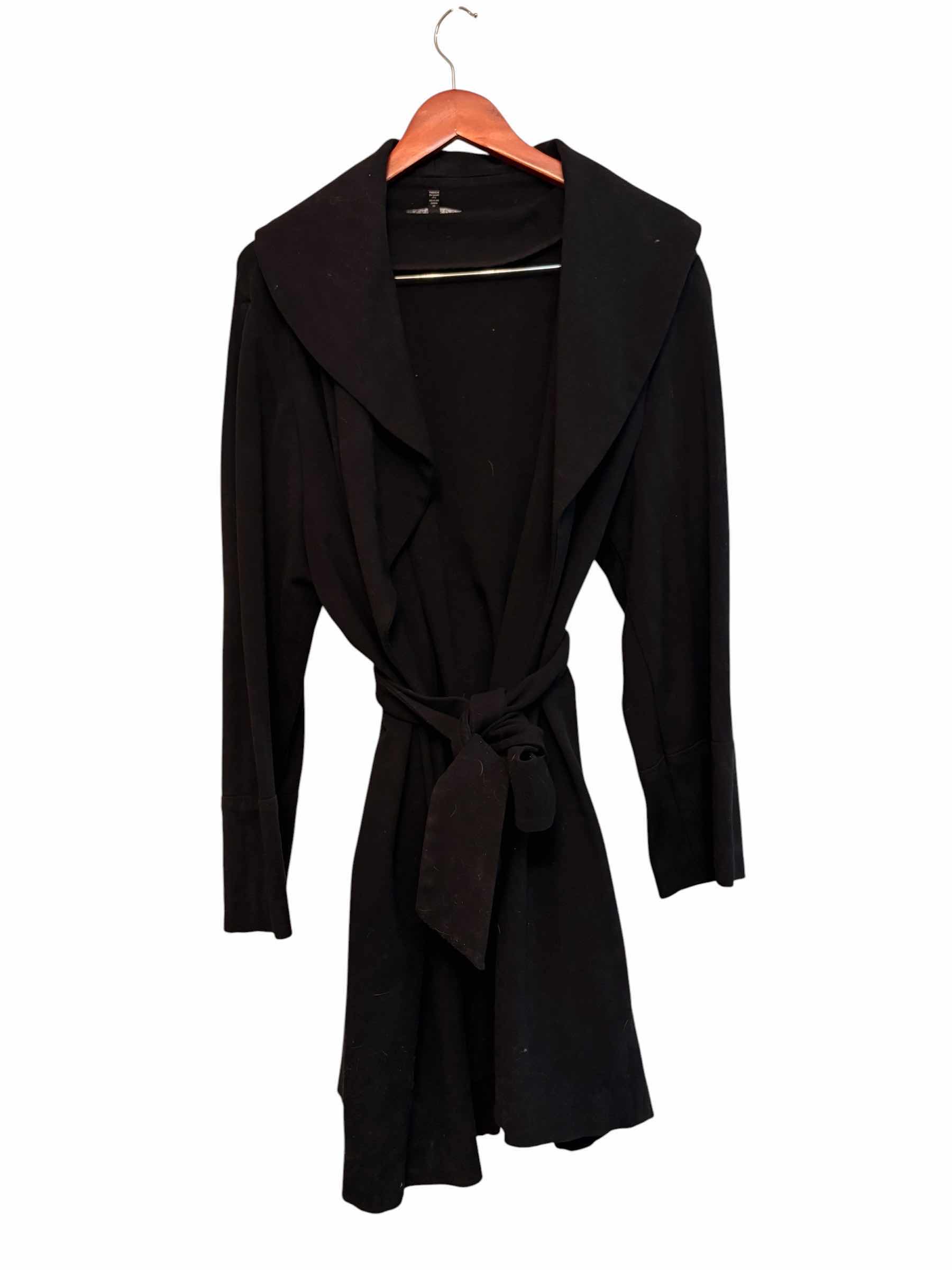 Photo 1 of BERNARDO TRENCH COAT WOMENS SIZE 1X $134