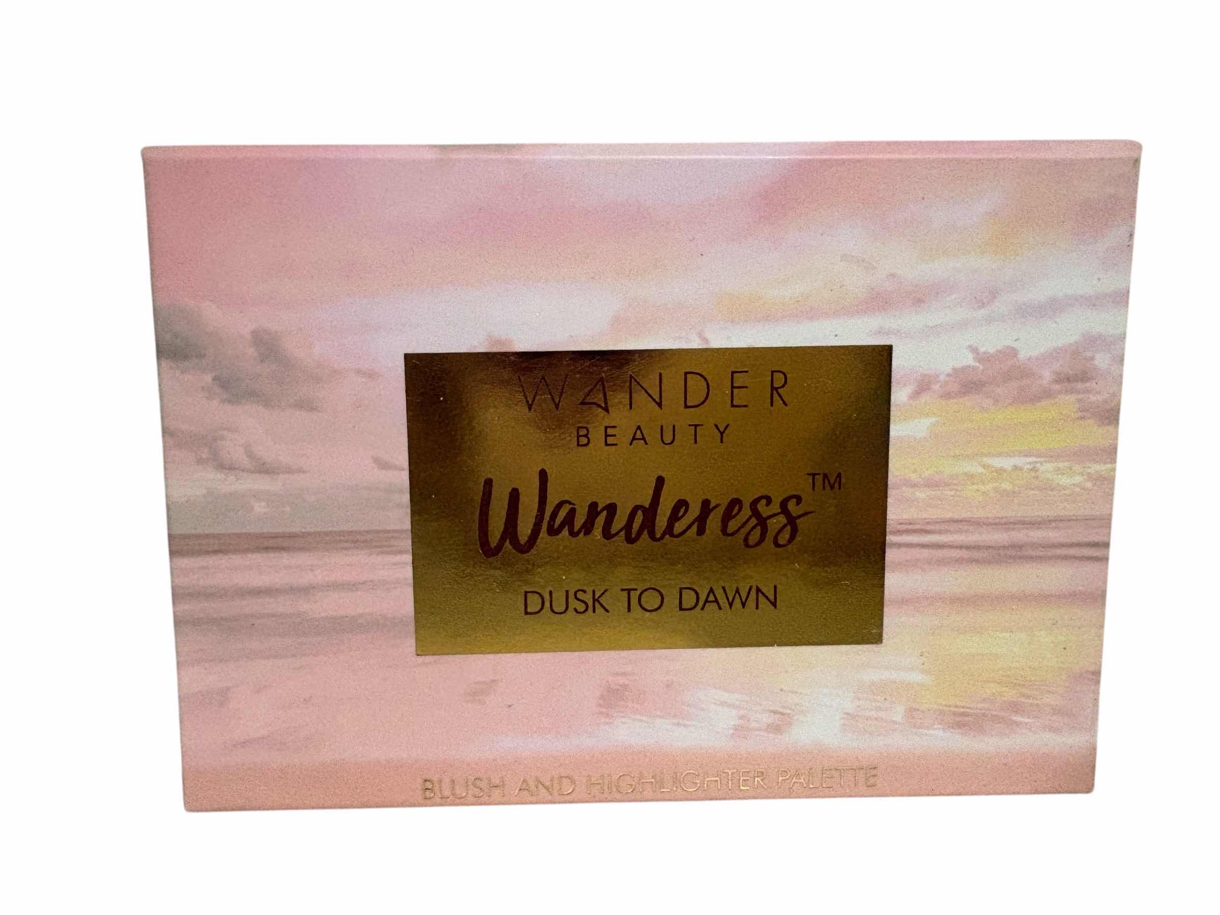 Photo 1 of WONDER WANDERESS HIGHLIGHTER PALETTE & EELHOE BLUSH SET