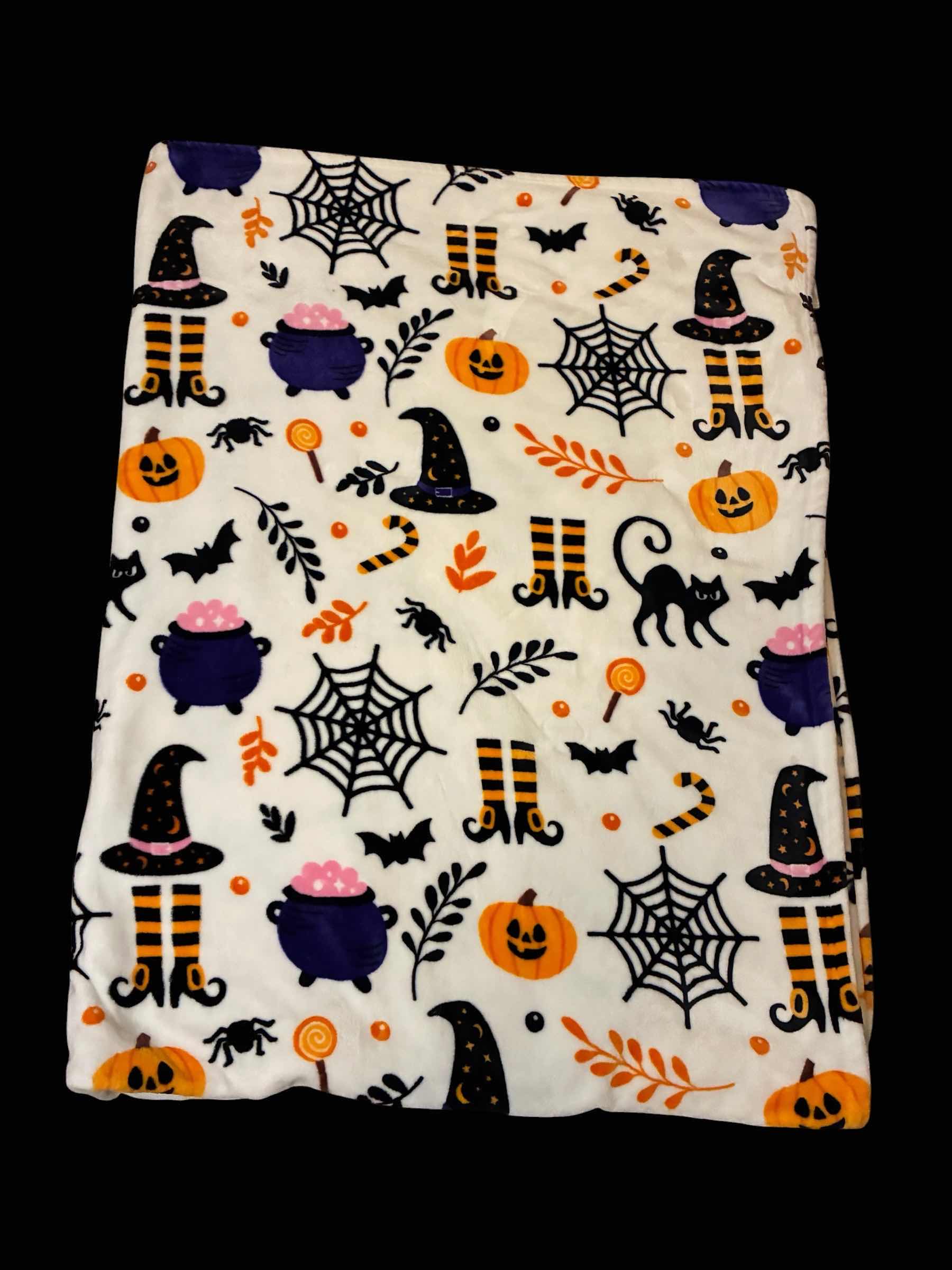 Photo 1 of HALLOWEEN POLYESTER THROW BLANKET 60“ X 80“
