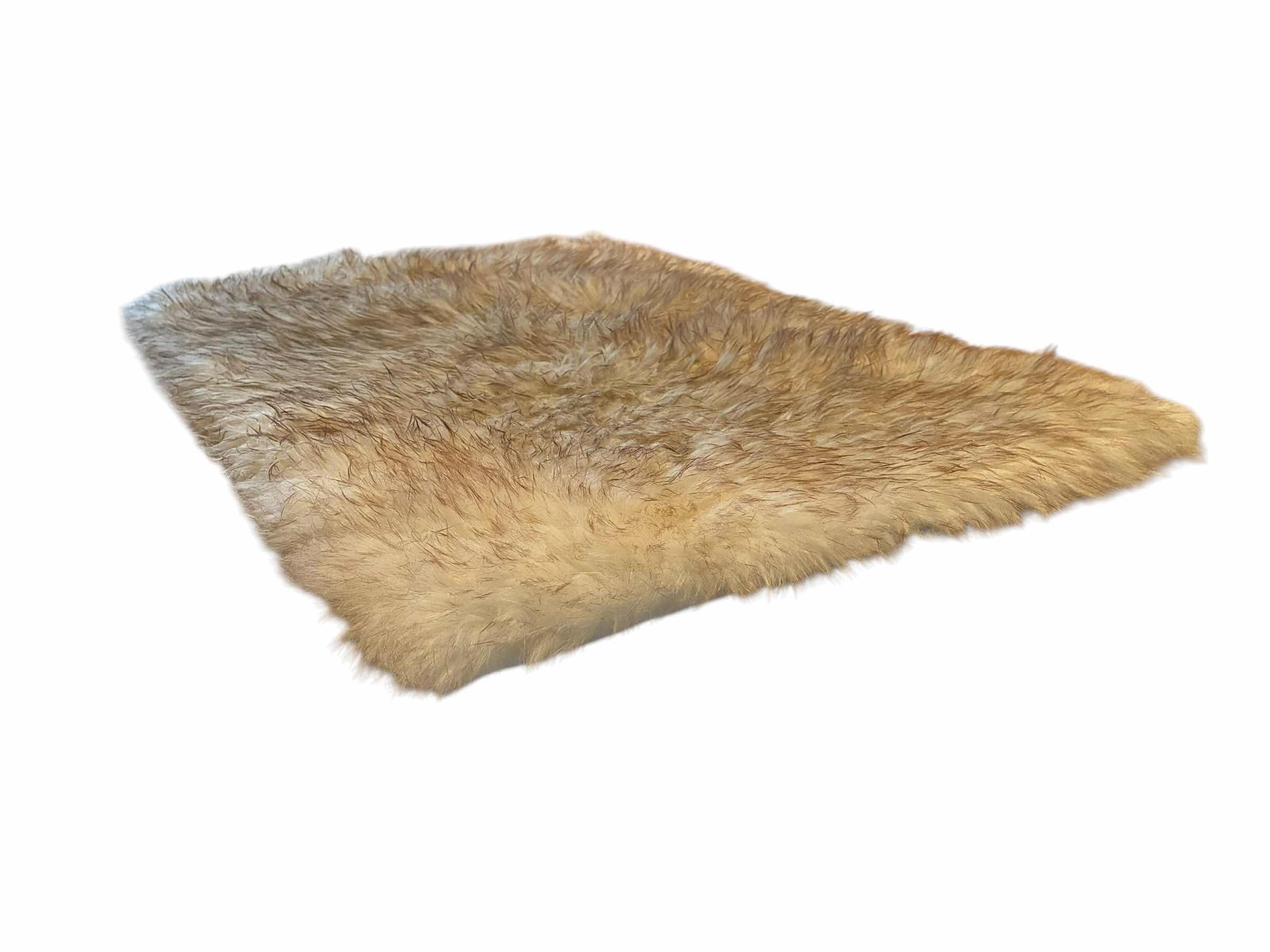 Photo 1 of FINLEY COLLECTION IVORY/BEIGE ACRYLIC FUR AREA RUG 2’ X 3’