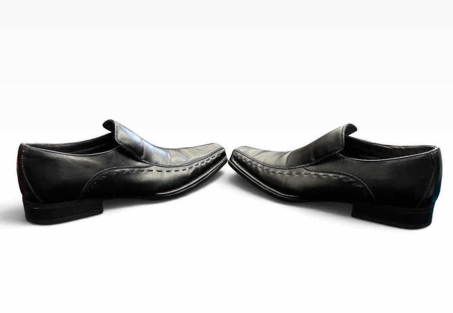 Photo 1 of GUESS SLIP-ON LOAFER, MENS SIZE 8.5