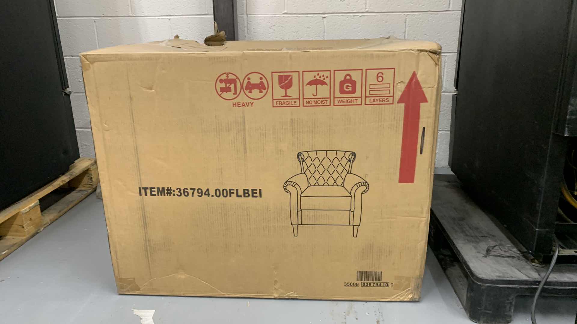 Photo 1 of SOLVANG CONTEMPORARY TUFTED LEATHER CLUB CHAIR MODEL 36794.00FLBEI