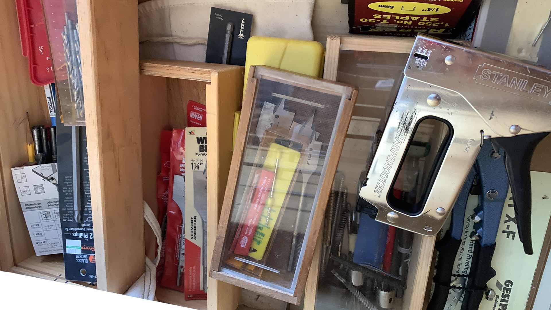 Photo 1 of CONTENTS OF DRAWER