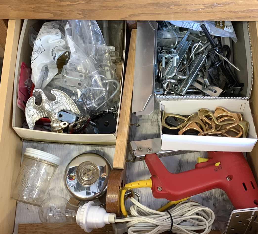 Photo 1 of CONTENTS OF DRAWER