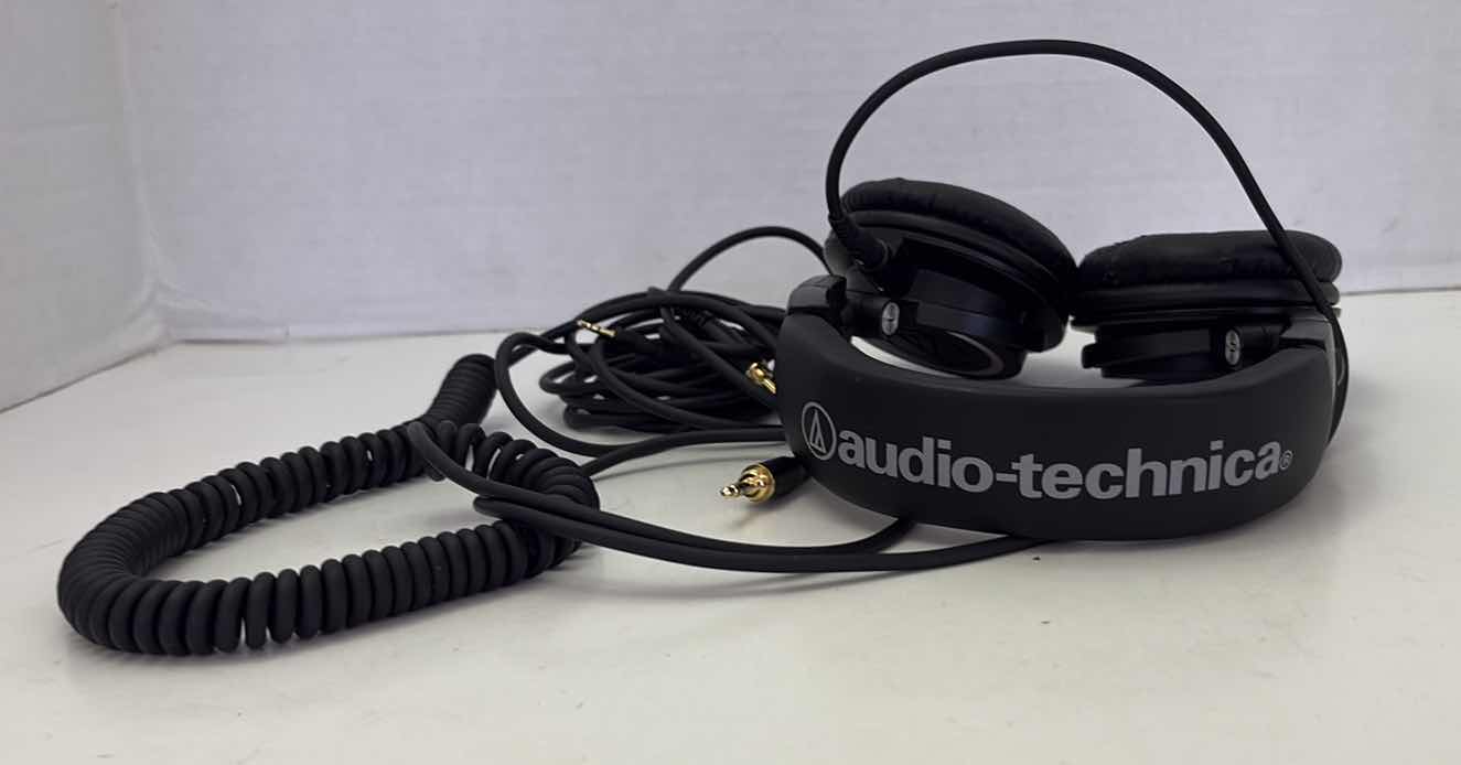 Photo 1 of AUDIO TECHNICA PROFESSIONAL STUDIO MONITOR HEADPHONES ATH M50X