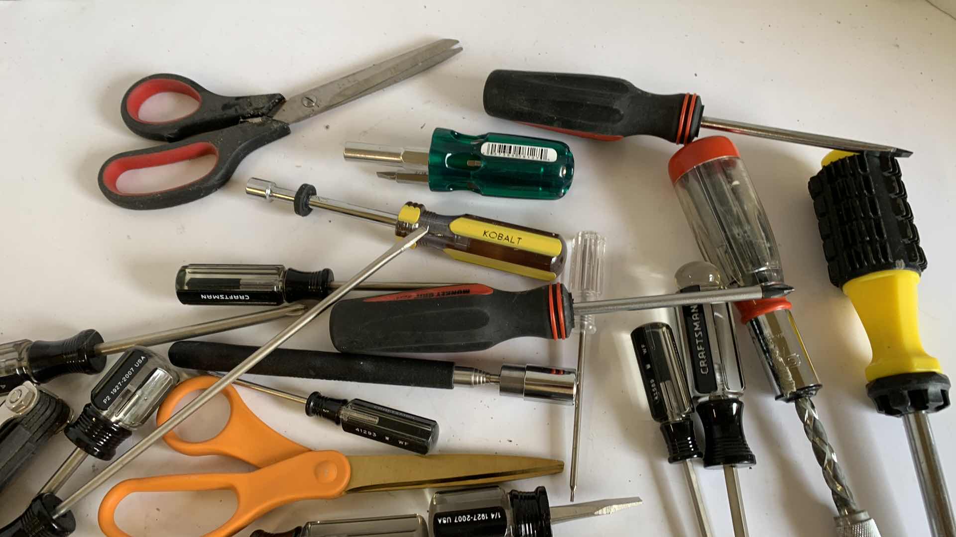 Photo 1 of ASSORTED SCREWDRIVERS