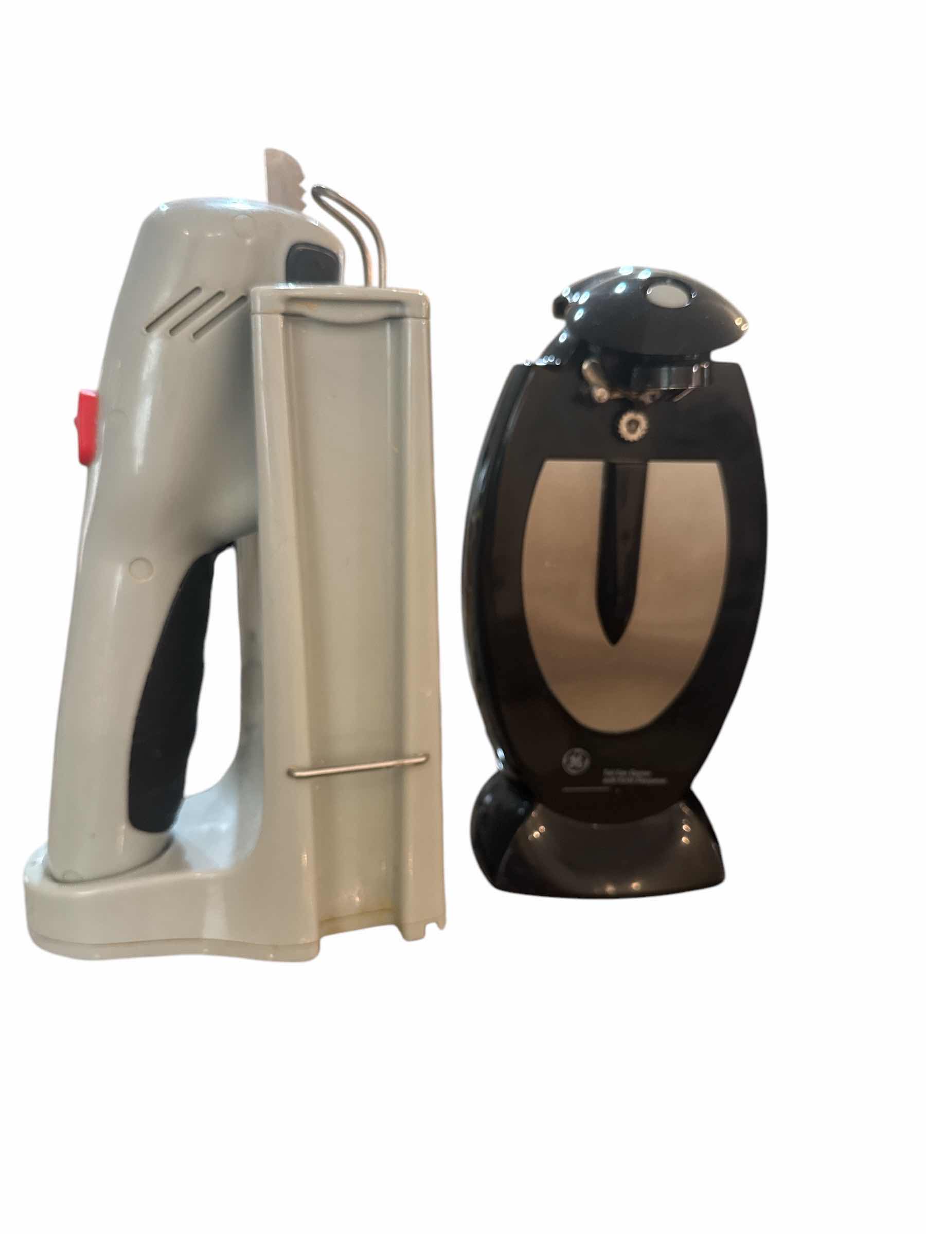 Photo 2 of 4 - SMALL KITCHEN APPLIANCES AND SMALL CARAFE