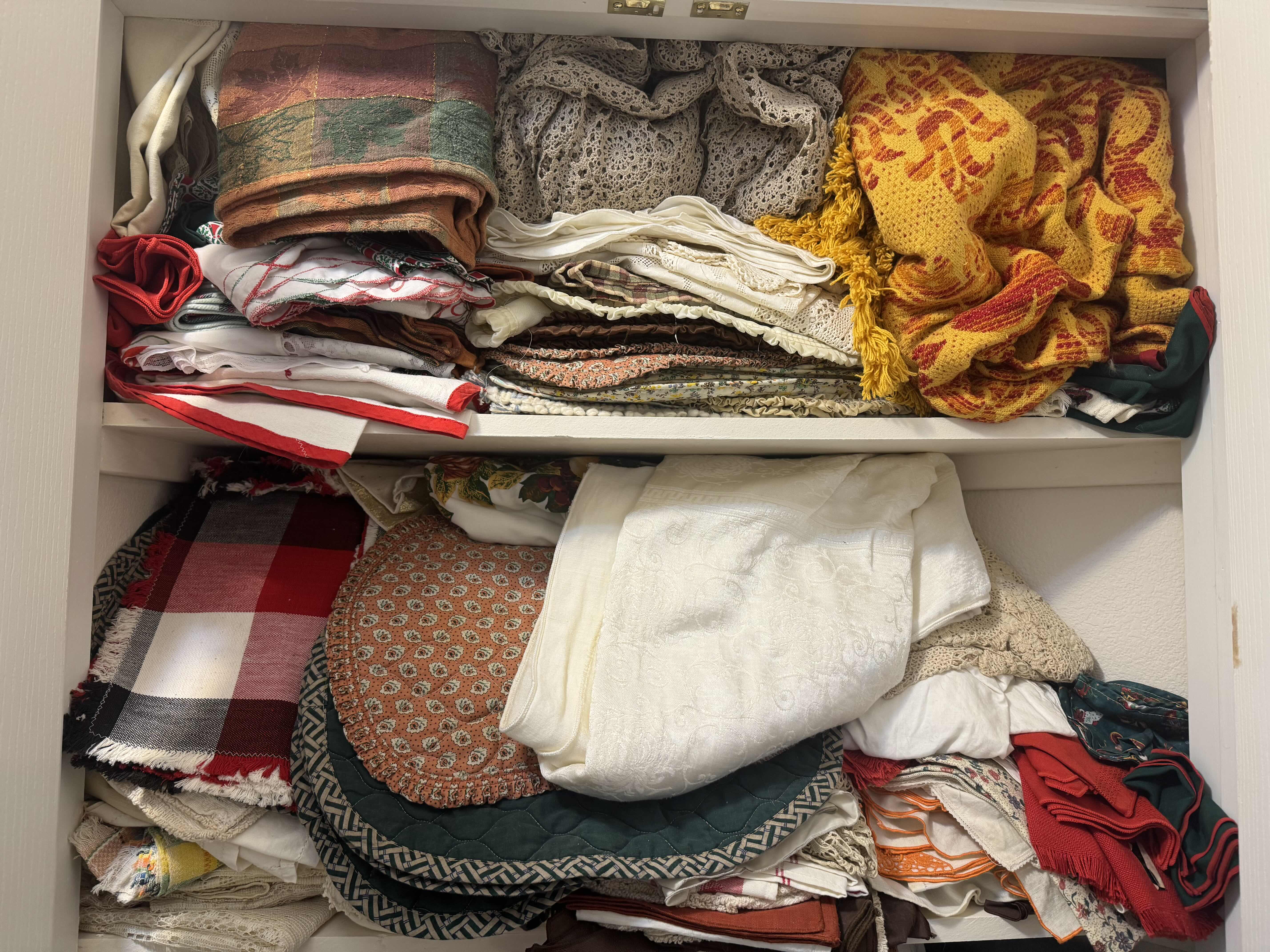 Photo 1 of CONTENTS OF 2 SHELVES OF LINENS