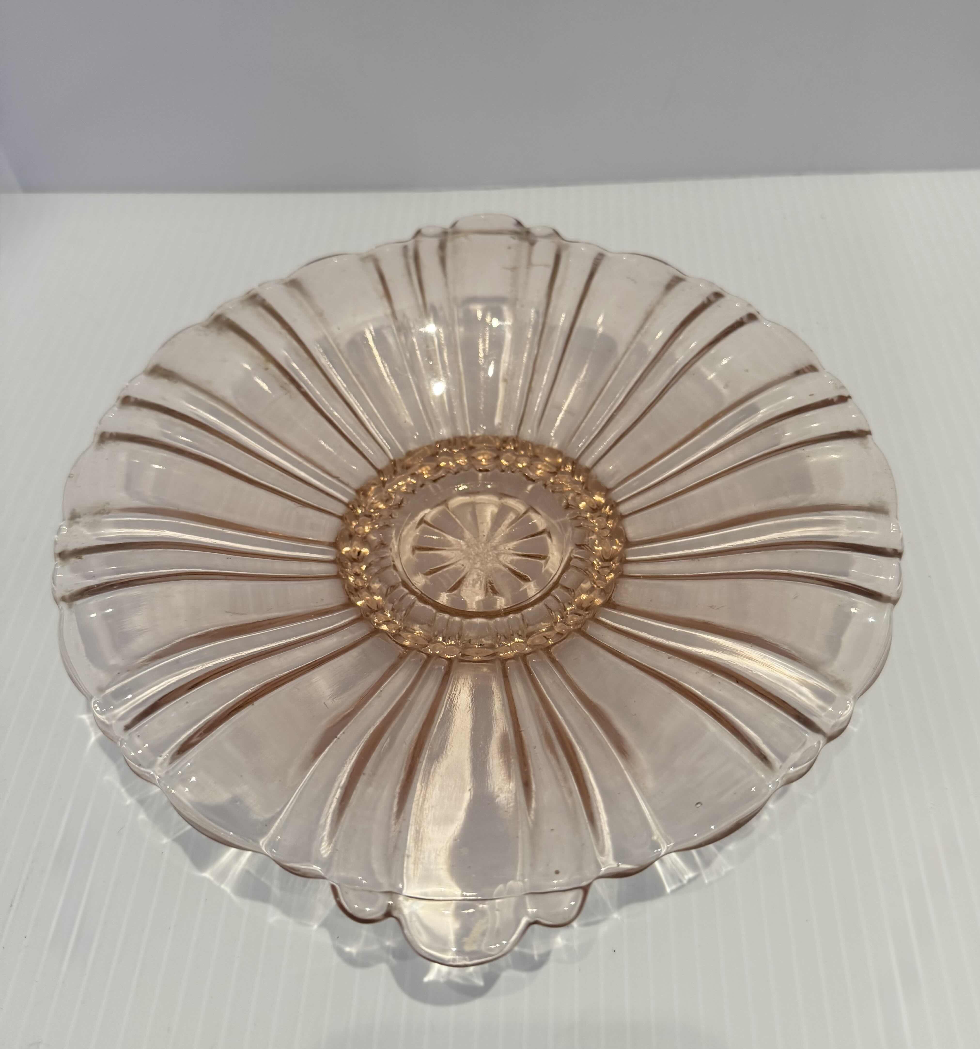 Photo 1 of 10-VINTAGE PINK DEPRESSION GLASS, BOWLS AND PLATES.
D10” X H2”
D8” X H1.5”
D8” X H.5”
D6.5” X H.5”
D5.5” X H2”
5* D4.5 X H1.5”