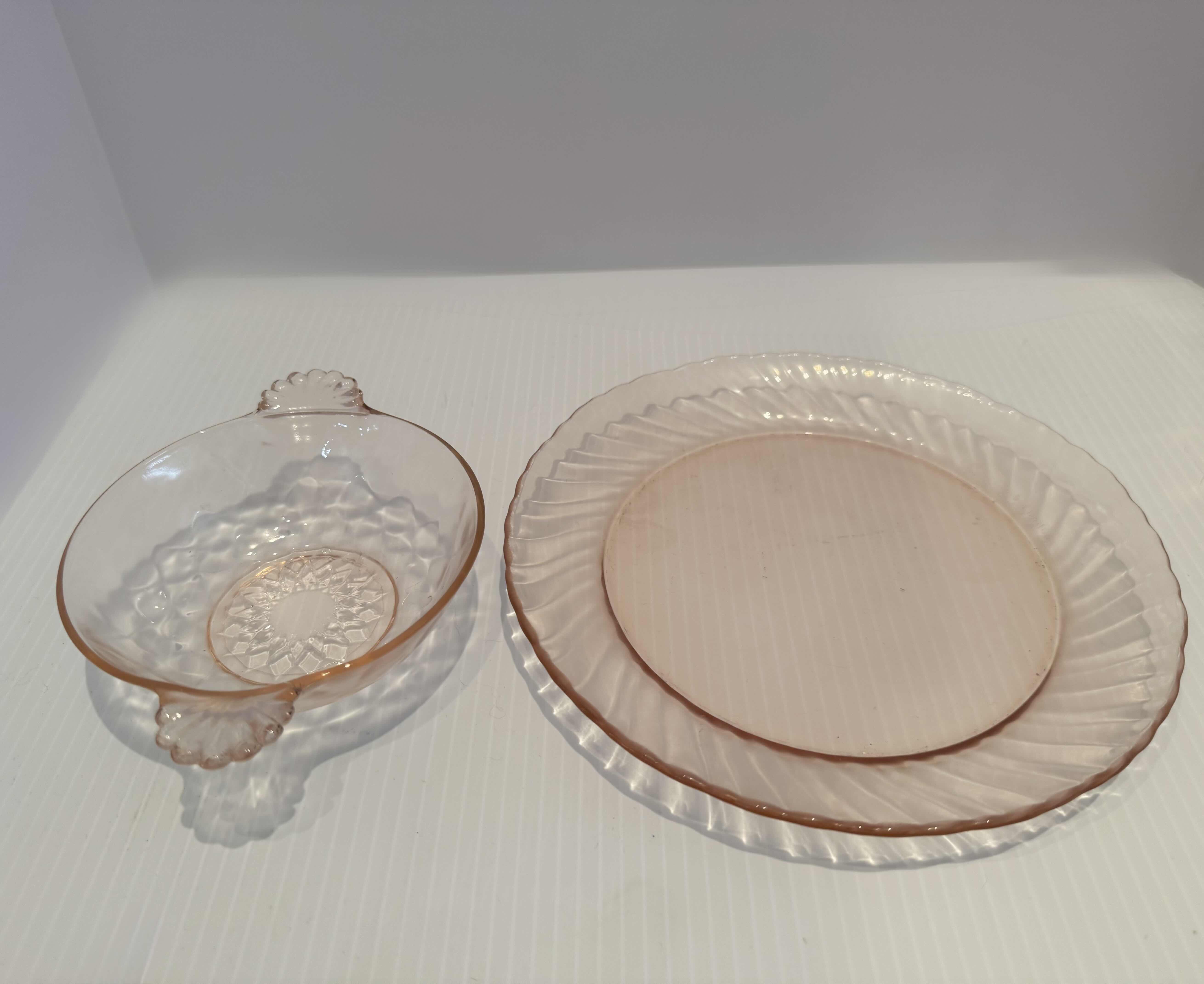 Photo 1 of 10-VINTAGE PINK DEPRESSION GLASS, BOWLS AND PLATES.
D10” X H2”
D8” X H1.5”
D8” X H.5”
D6.5” X H.5”
D5.5” X H2”
5* D4.5 X H1.5”