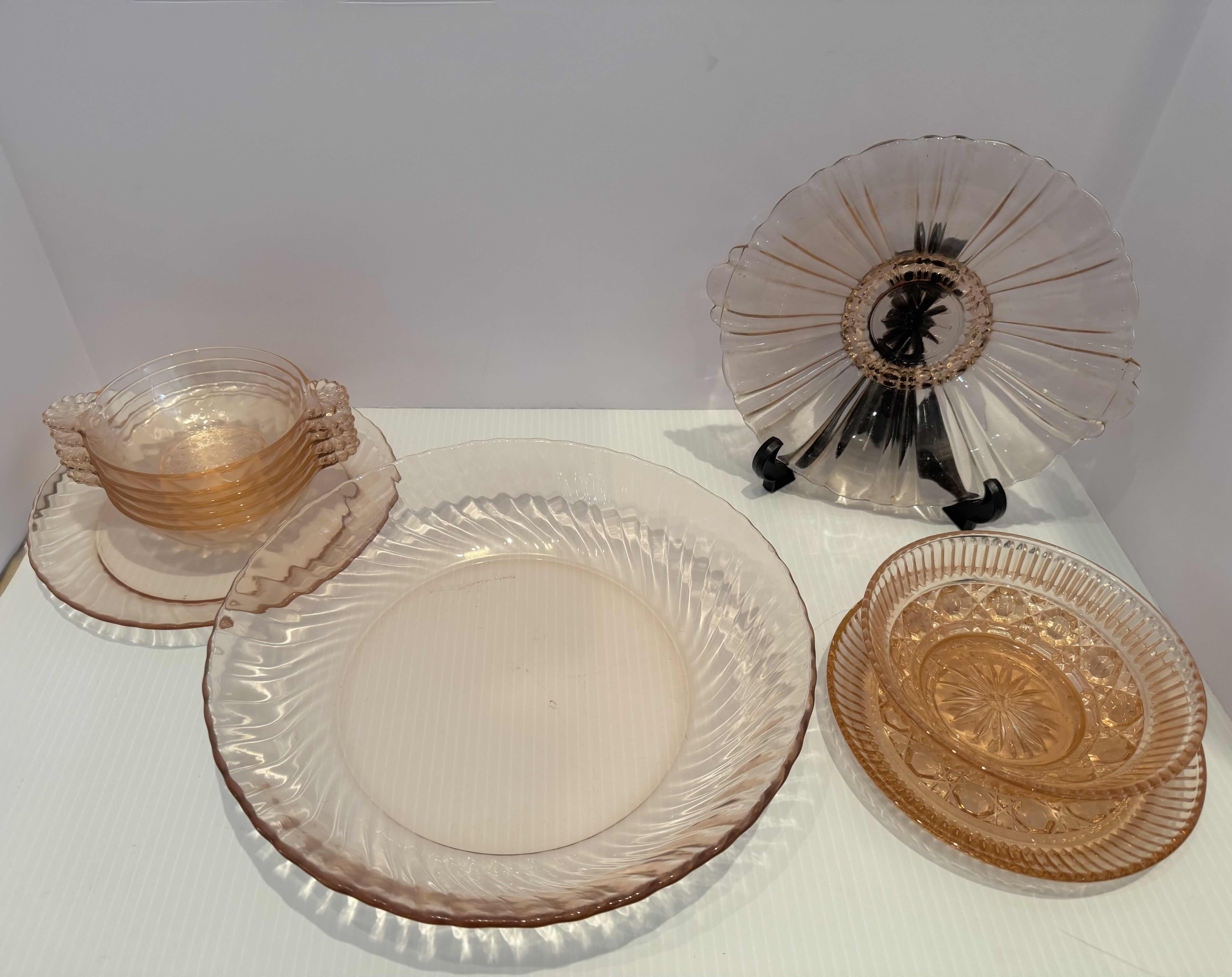 Photo 1 of 10-VINTAGE PINK DEPRESSION GLASS, BOWLS AND PLATES.
D10” X H2”
D8” X H1.5”
D8” X H.5”
D6.5” X H.5”
D5.5” X H2”
5* D4.5 X H1.5”