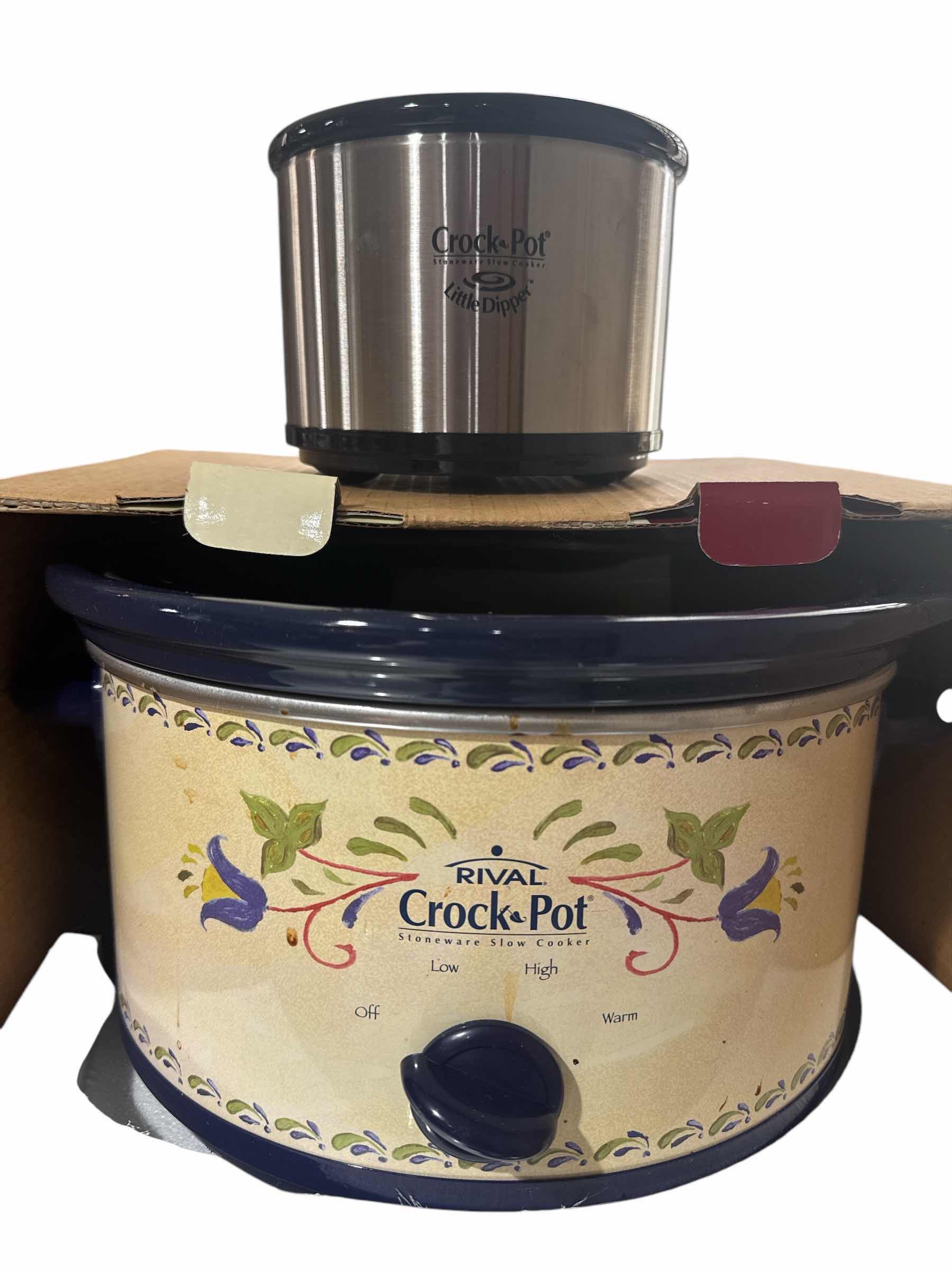 Photo 1 of 2 CROCK POTS (1) 5QT (1) LITTLE DIPPER