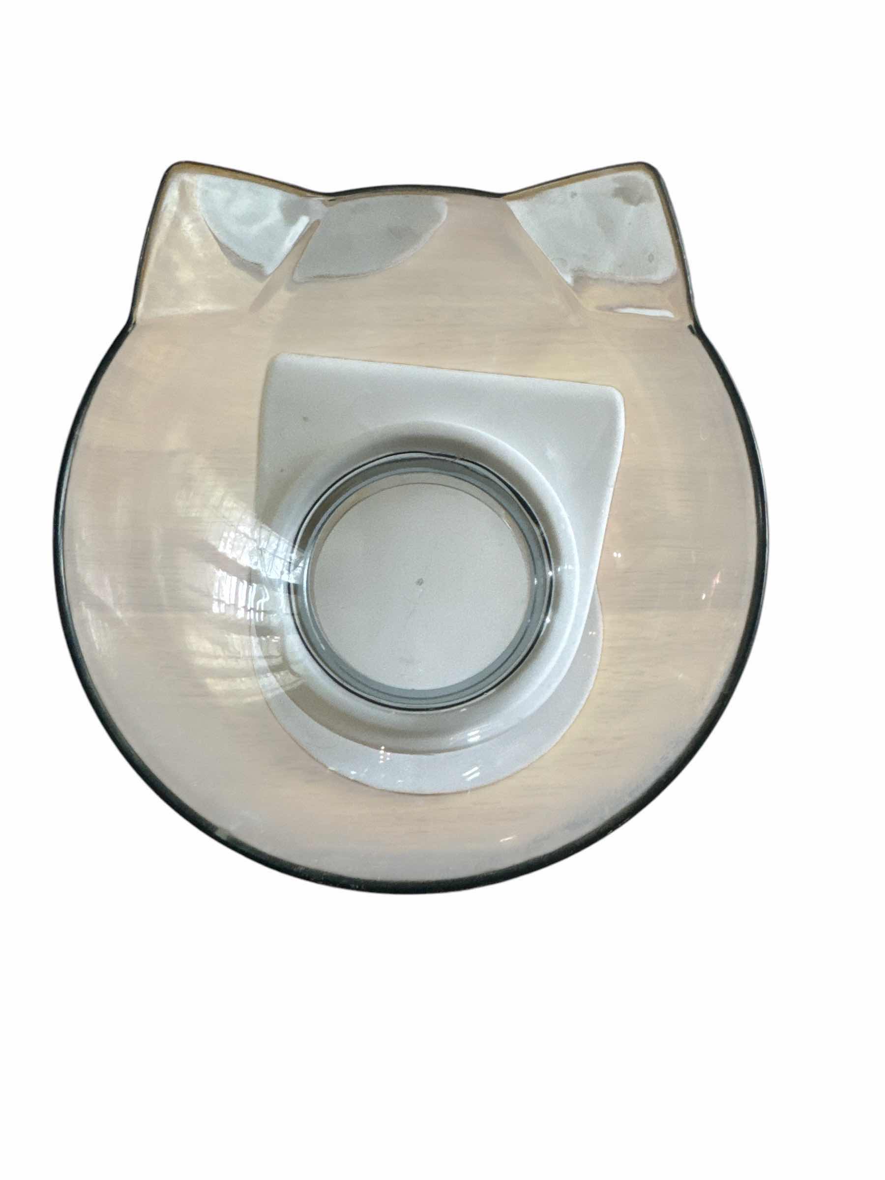 Photo 2 of 4 CAT DISHES AND ONE BRAND NEW PET BOTTLE