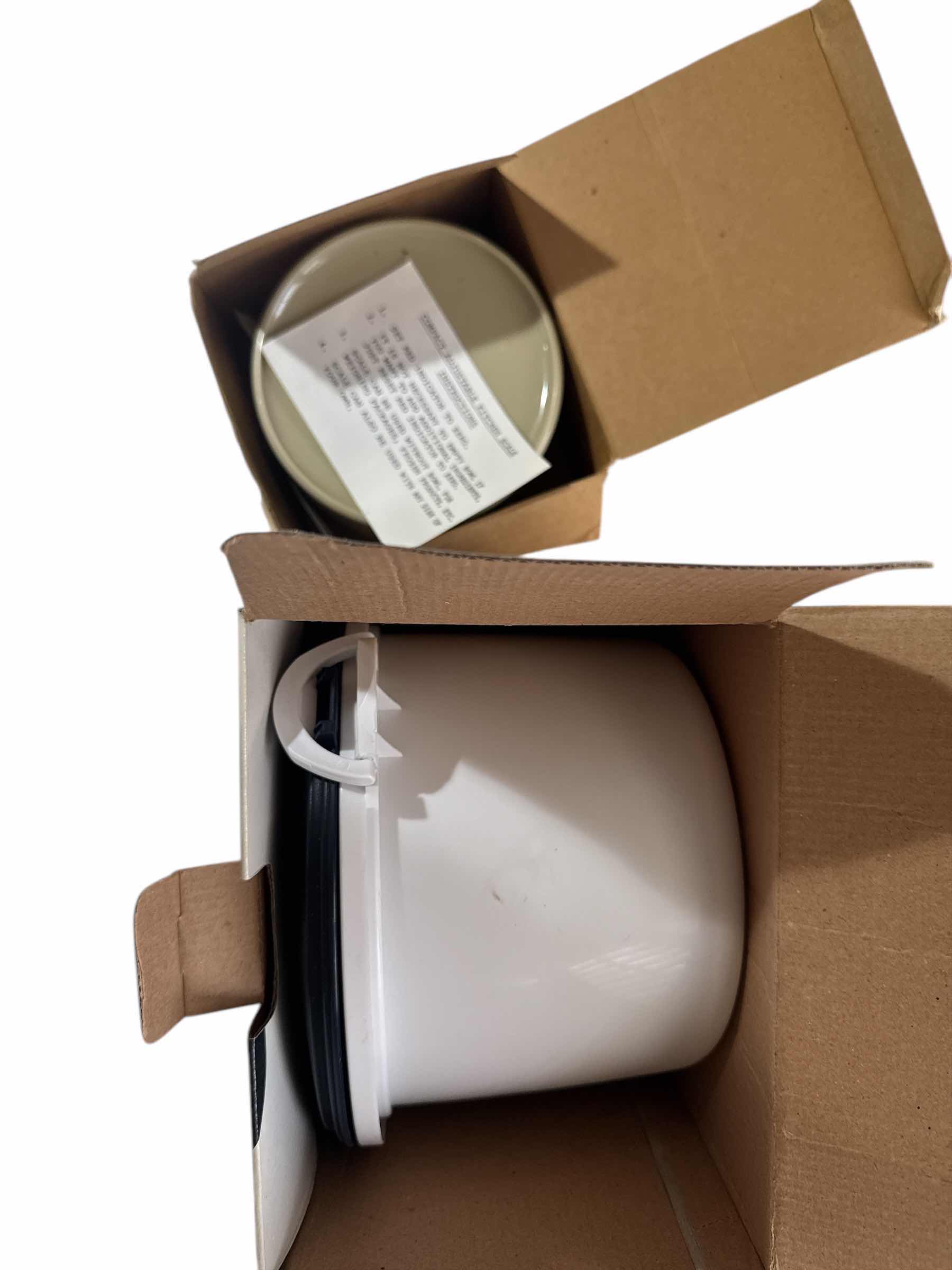 Photo 1 of KITCHEN SCALES AND MICROWAVE STEAMER