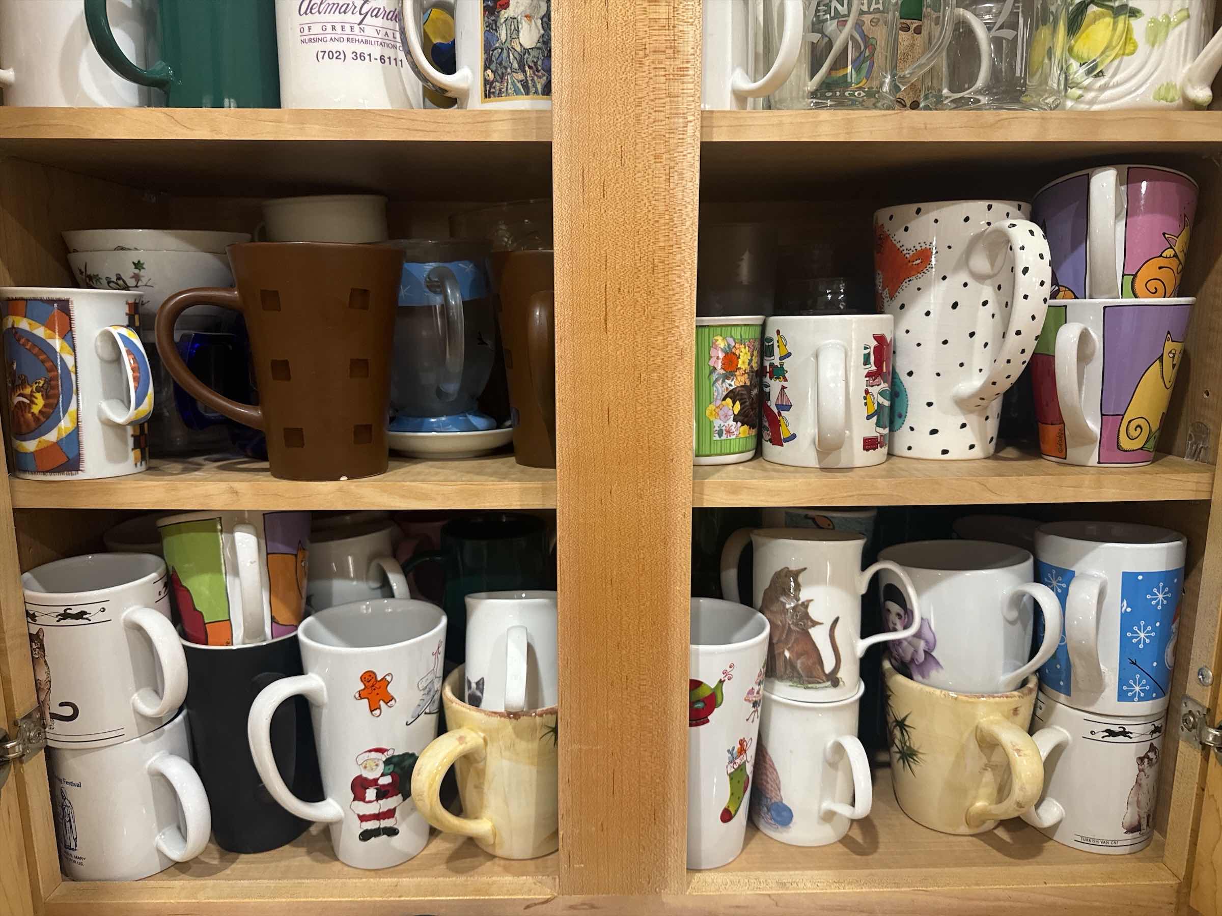 Photo 3 of CONTENTS OF CABINET- TEA AND COFFEE MUGS & BOWLS
