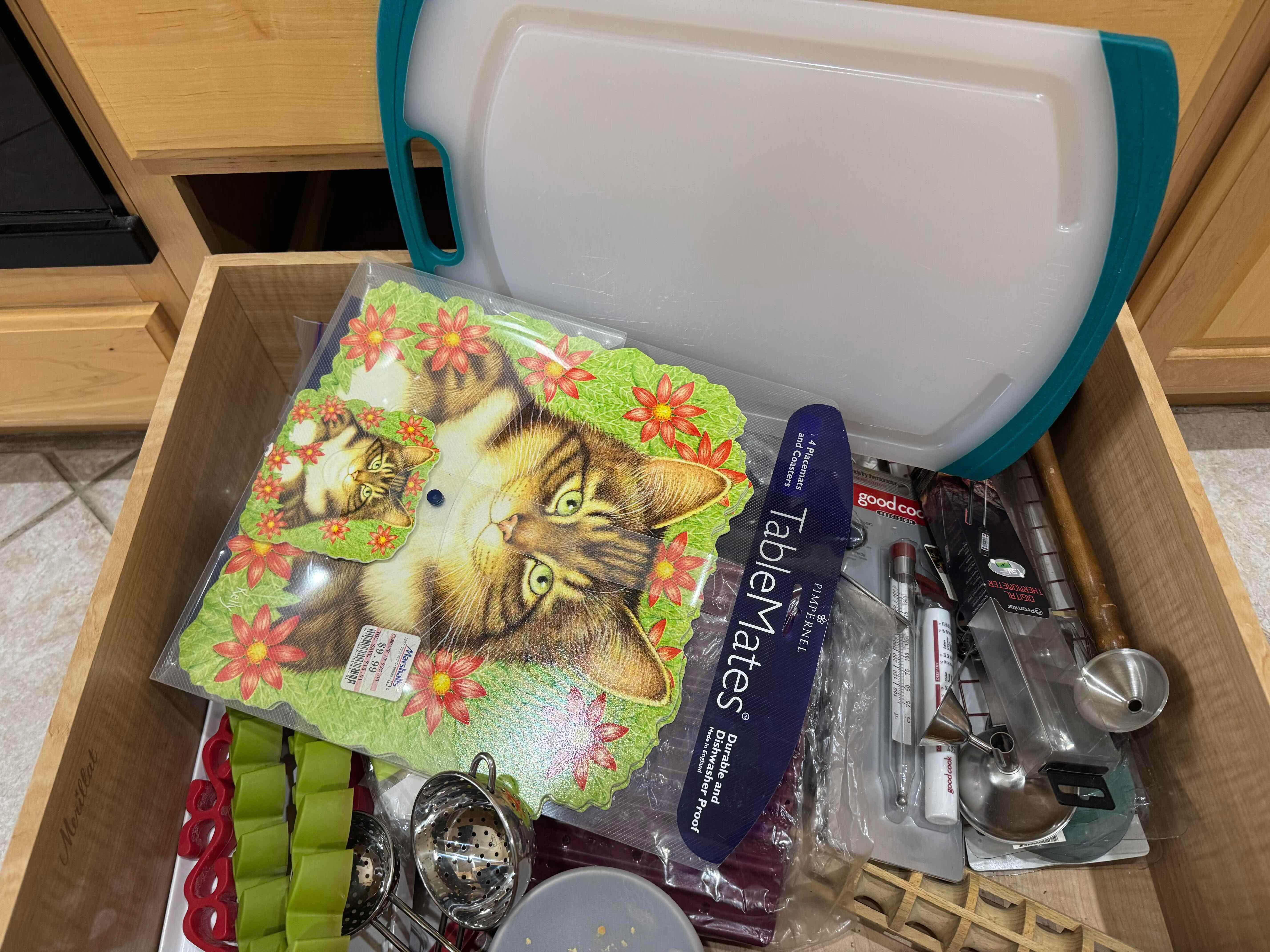 Photo 1 of CONTENTS OF DRAWER