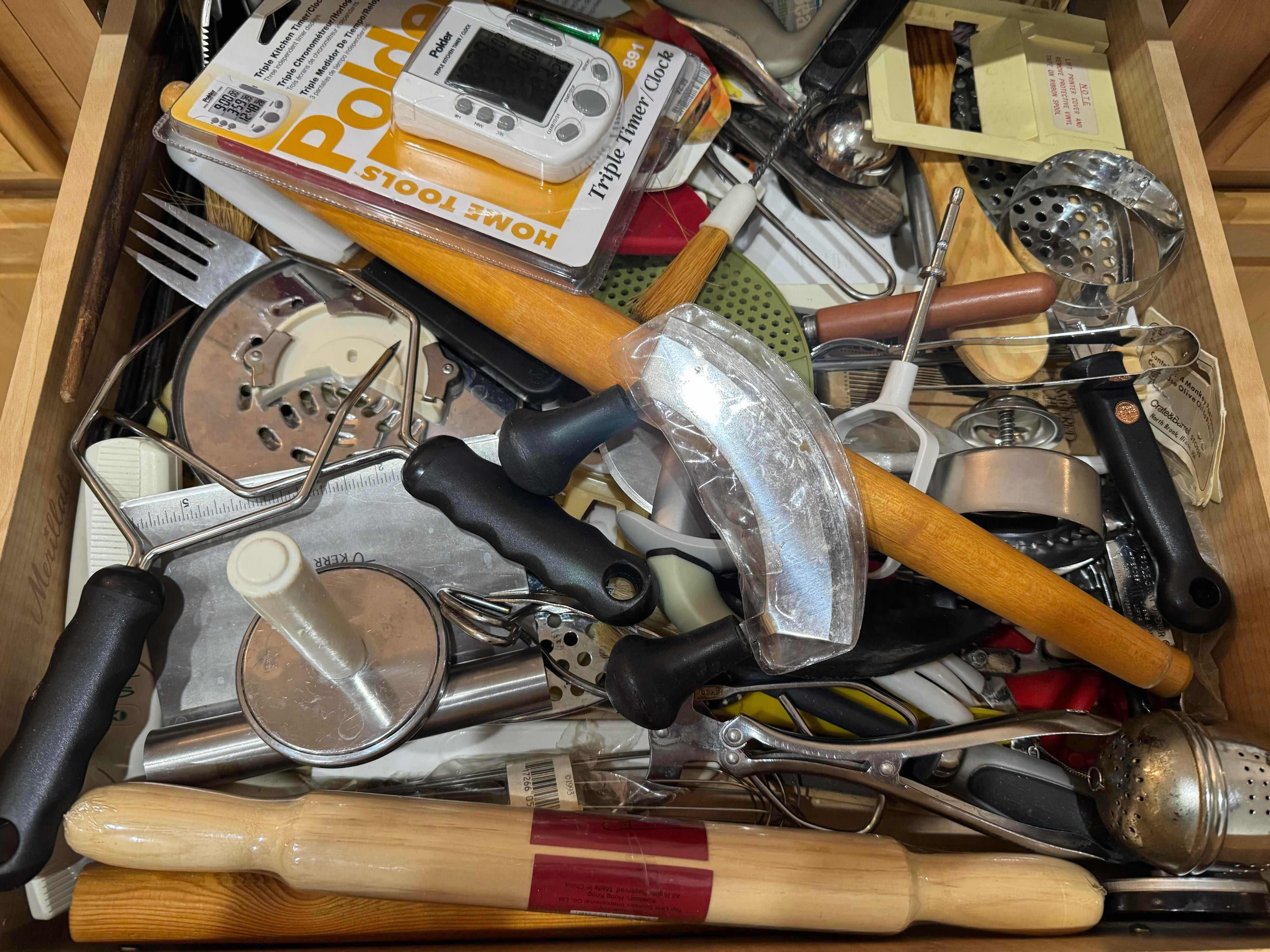 Photo 1 of CONTENTS OF DRAWER