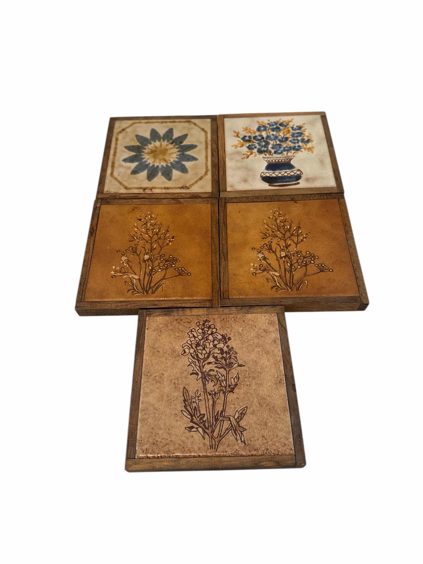 Photo 1 of CAT CUTTING BOARD & 5 TRIVETS