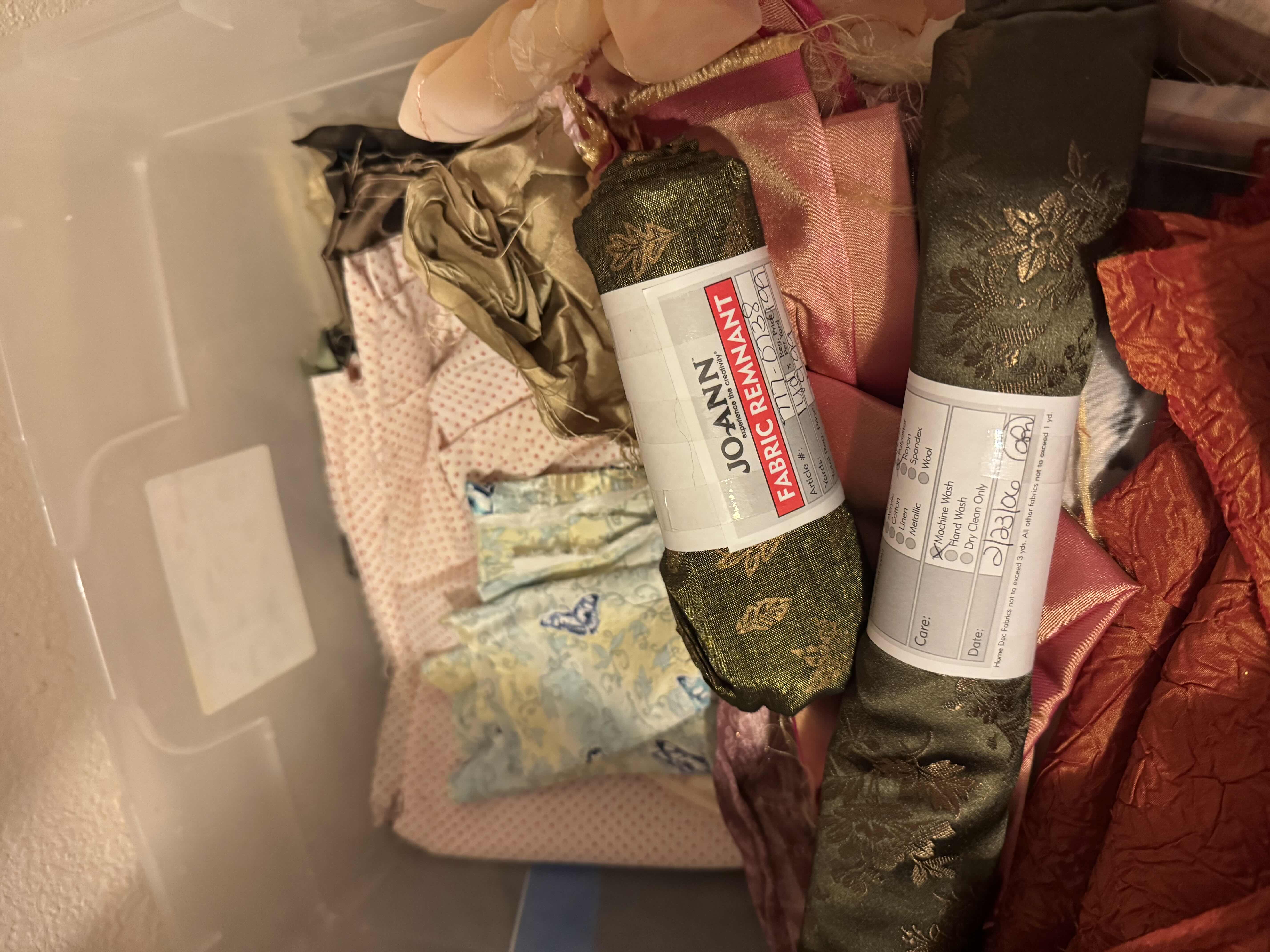 Photo 1 of 58 QT TOTE OF FABRIC