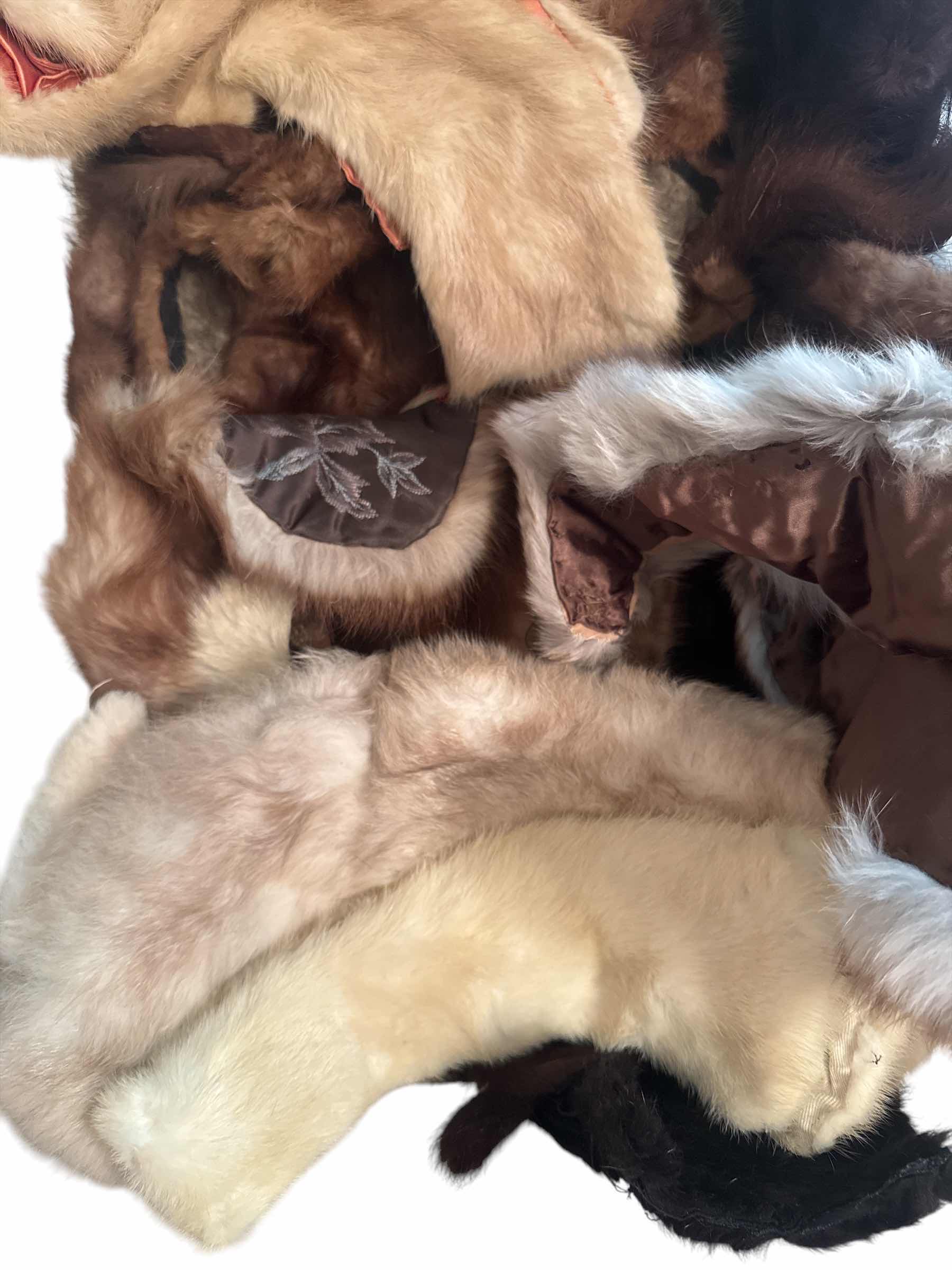 Photo 1 of 58 QT TOTE OF FUR FABRIC