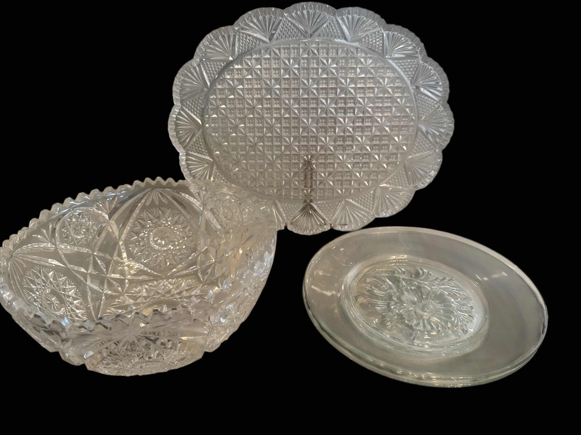 Photo 1 of 4 GLASS AND CRYSTAL PIECES