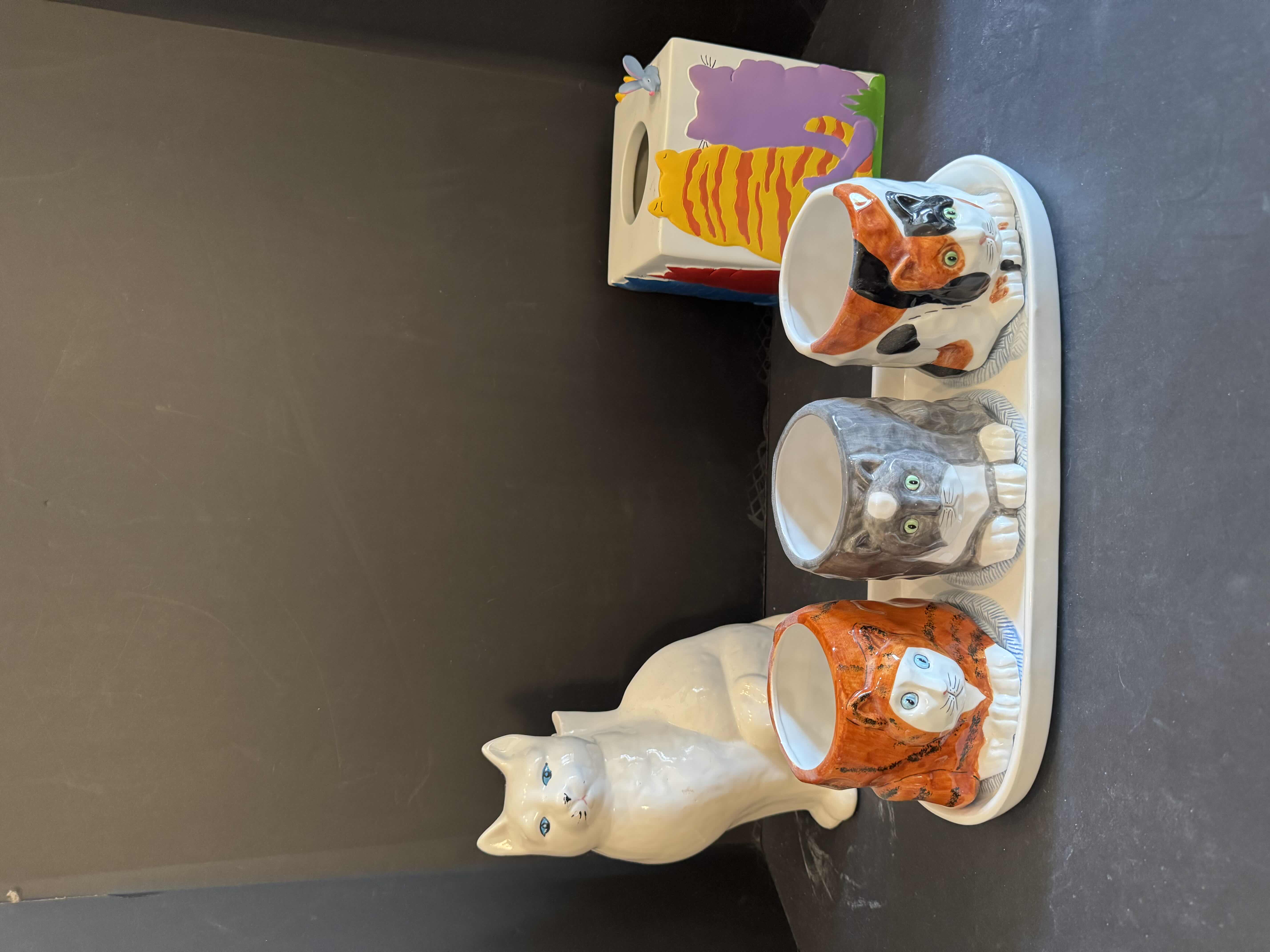 Photo 1 of ASSORTED HOME DECOR, CAT DECOR, CERAMIC AND RESIN, CAT VASE TISSUE COVER BOX, CUPS AND TRAY

TISSUE COVER BOX
5.5” X 5.5” X H6”

CUPS WITH TRAY
14” X 5.5” X H4.5”

VASE
6” X 5.5” X H10”