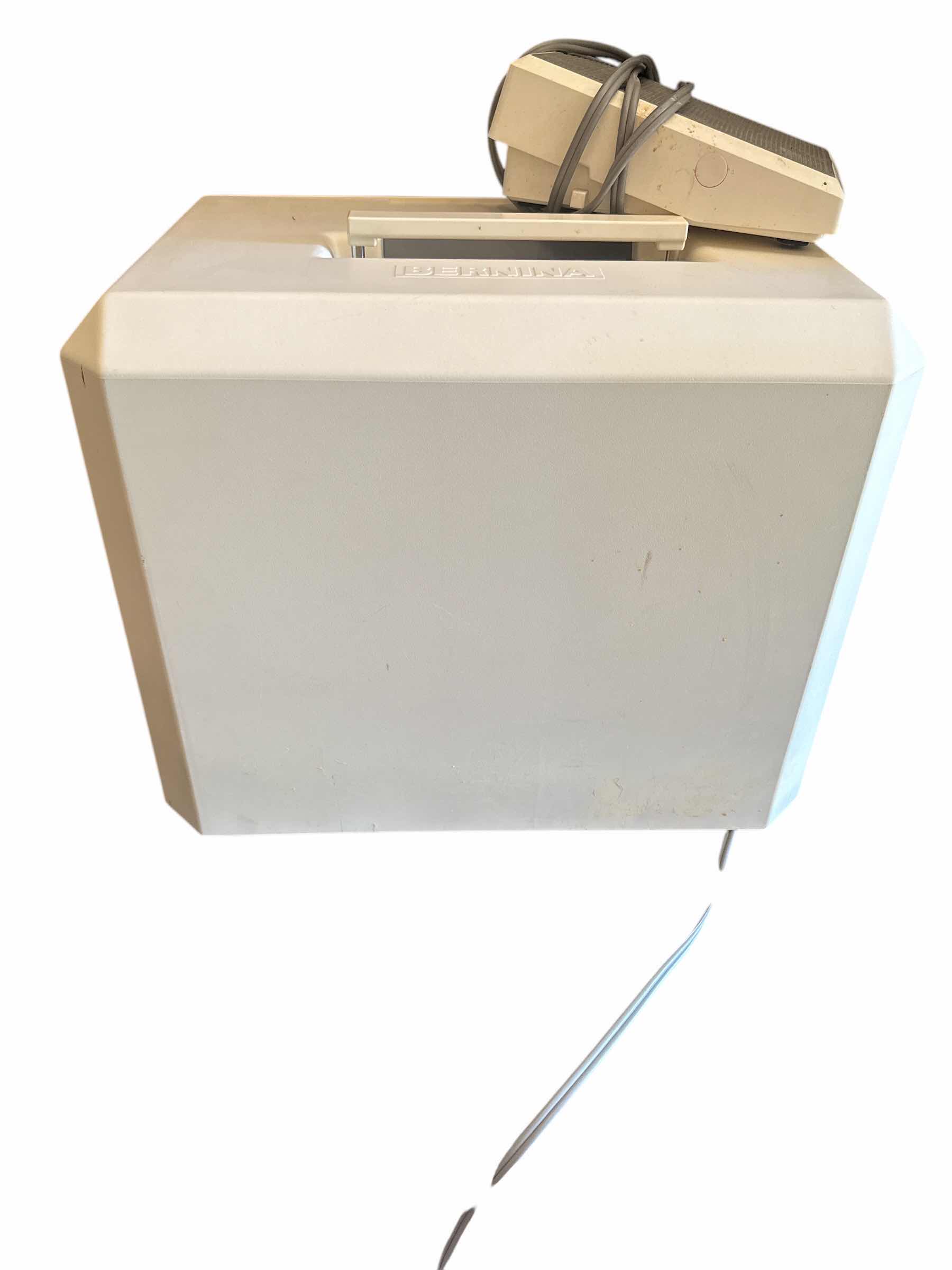 Photo 4 of BERNINA 1630 SEWING MACHINE