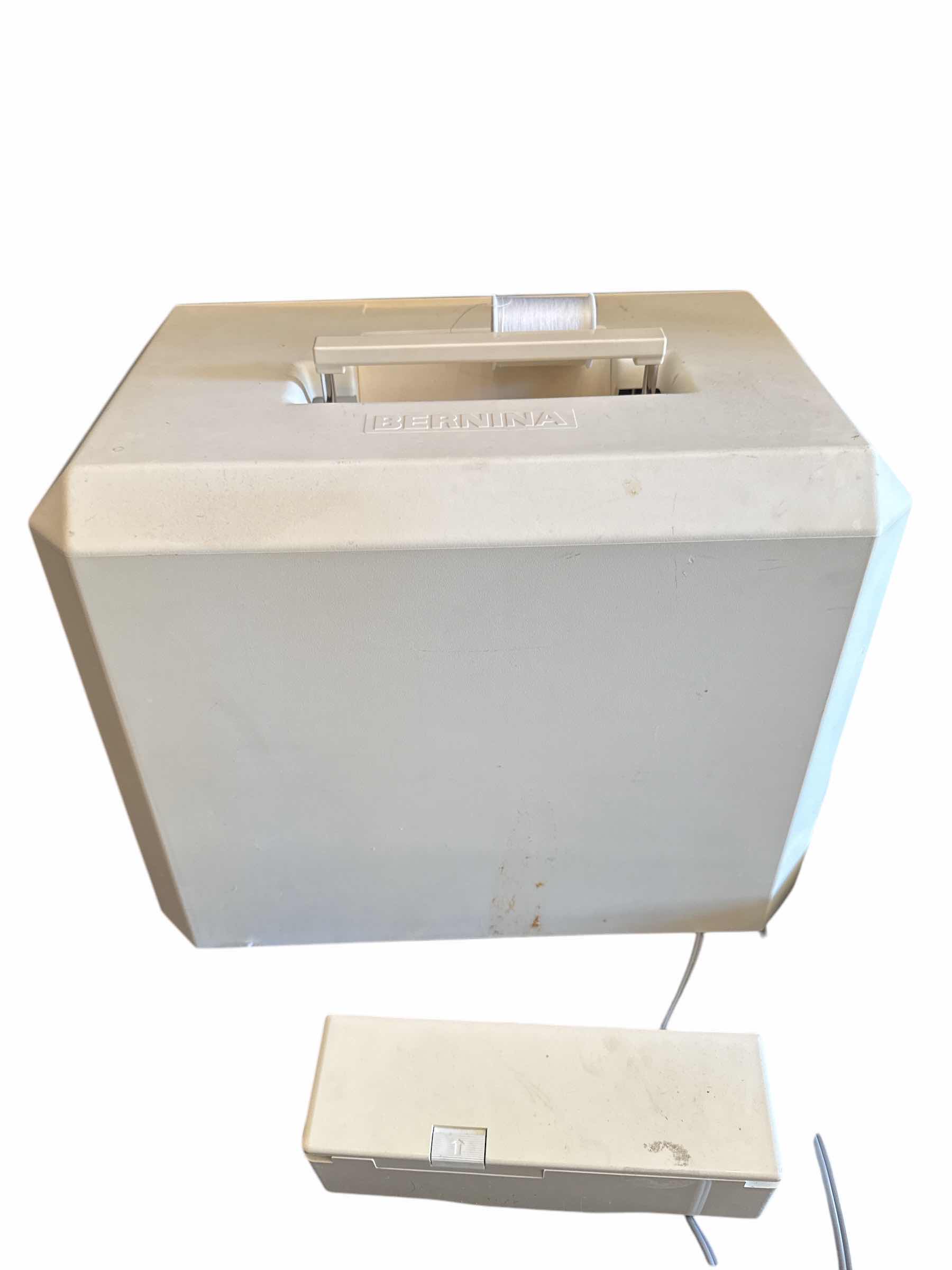 Photo 4 of BERNINA 1530 SEWING MACHINE