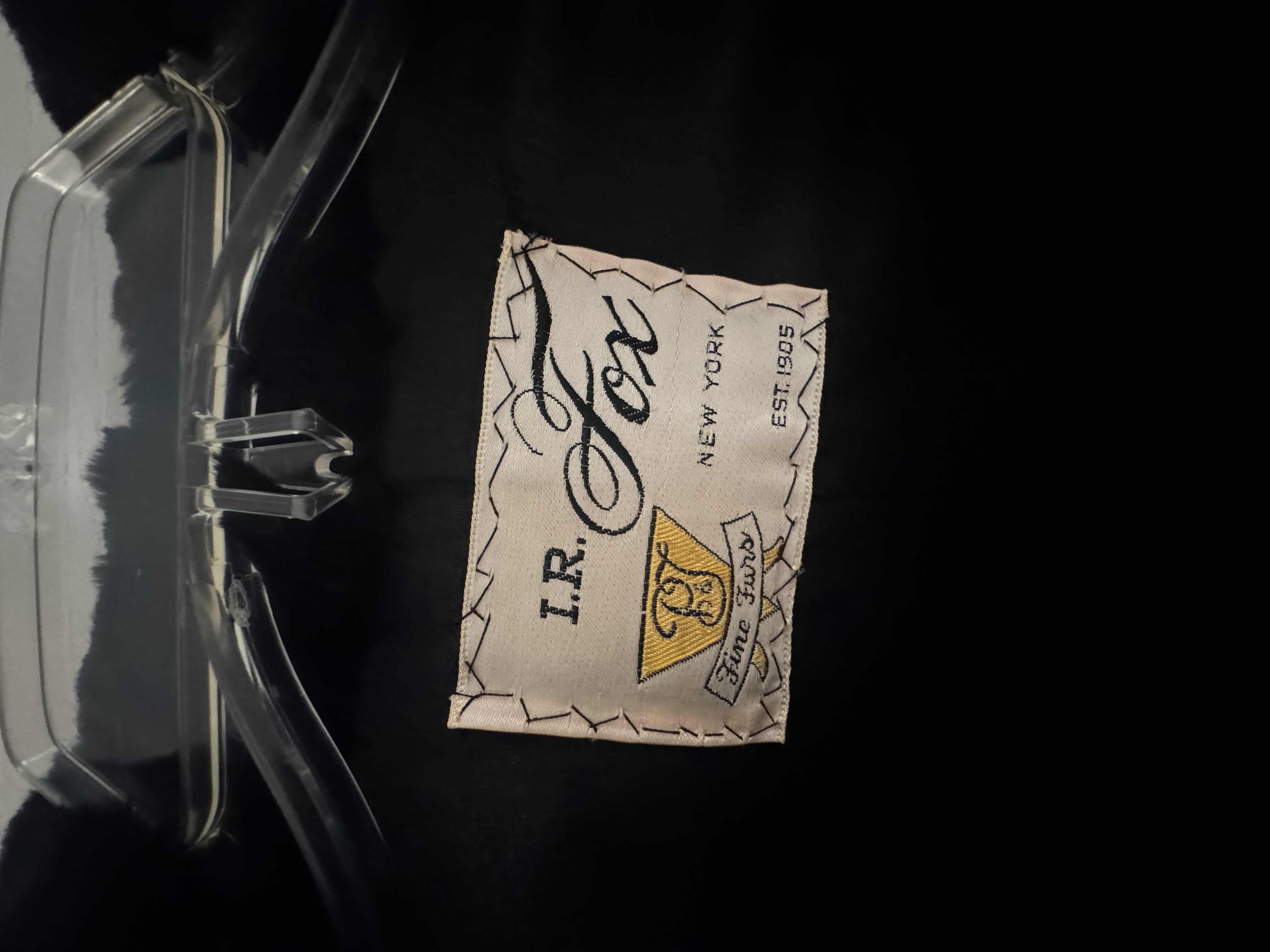 Photo 1 of VINTAGE I.R. FOX, NEW YORK EST. 1905, FINE FUR WRAP CAPE COVER. WOMEN’S CLOTHING, BLACK