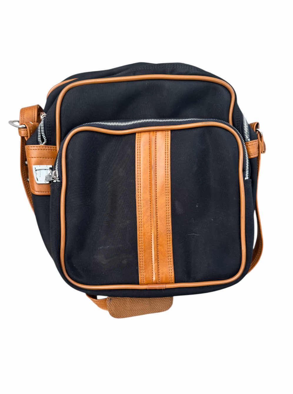 Photo 1 of 120
3- VINTAGE CARRY ON LUGGAGE, US LEATHER AND MIT CANVAS LEATHER 

13” X 13” 

11” X 13”

16” X 13”