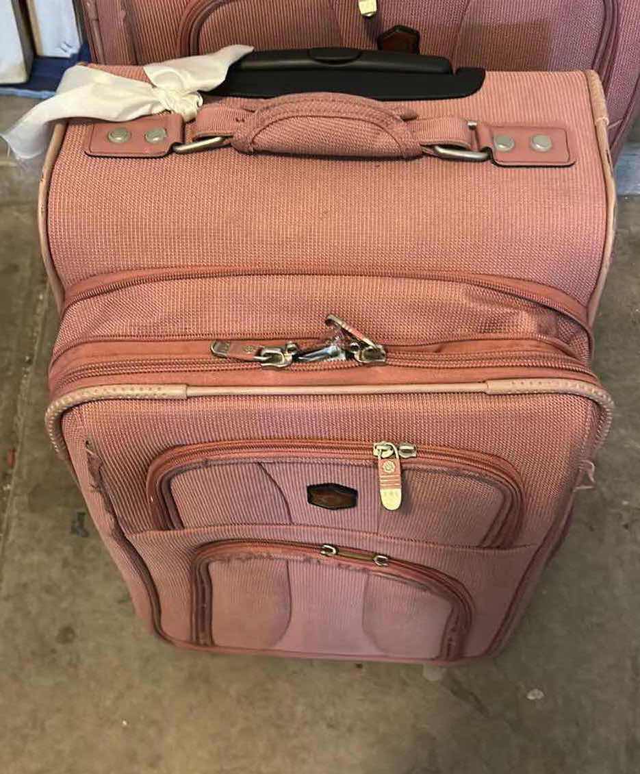 Photo 2 of 3 PC LUGGAGE SET