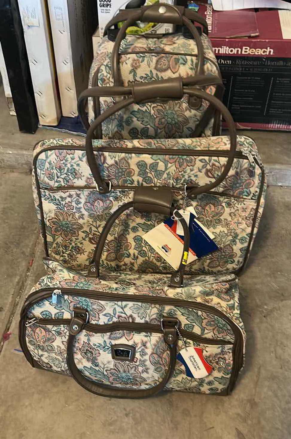 Photo 1 of 3PC AMERICAN TOURISTER LUGGAGE SET