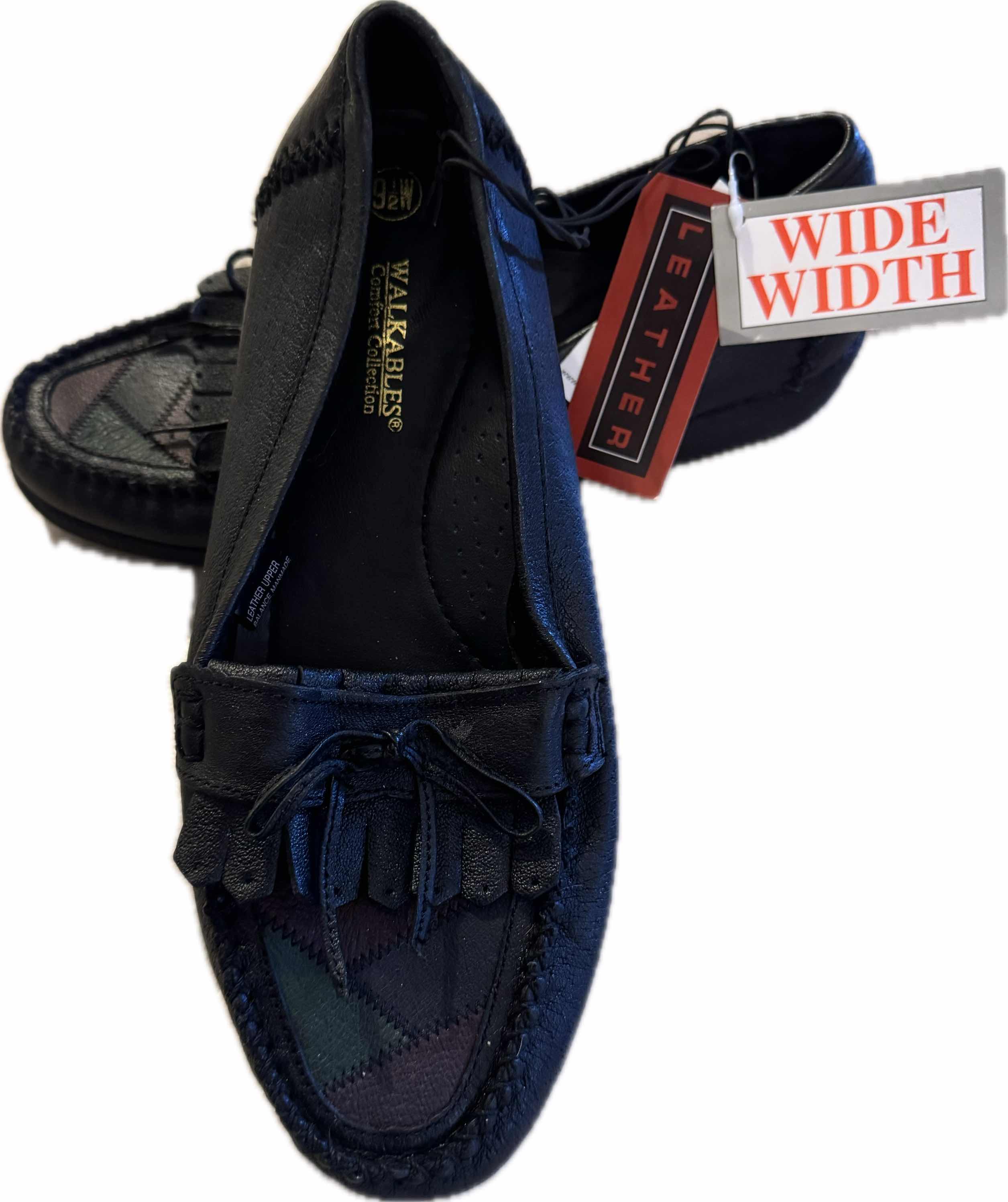 Photo 2 of 60
2- WOMENS SHOES, BLACK LEATHER WALKABLES COMFORT COLLECTION SIZE 9.5WIDE, BLACK LEATHER AEROSOLES SIZE 10