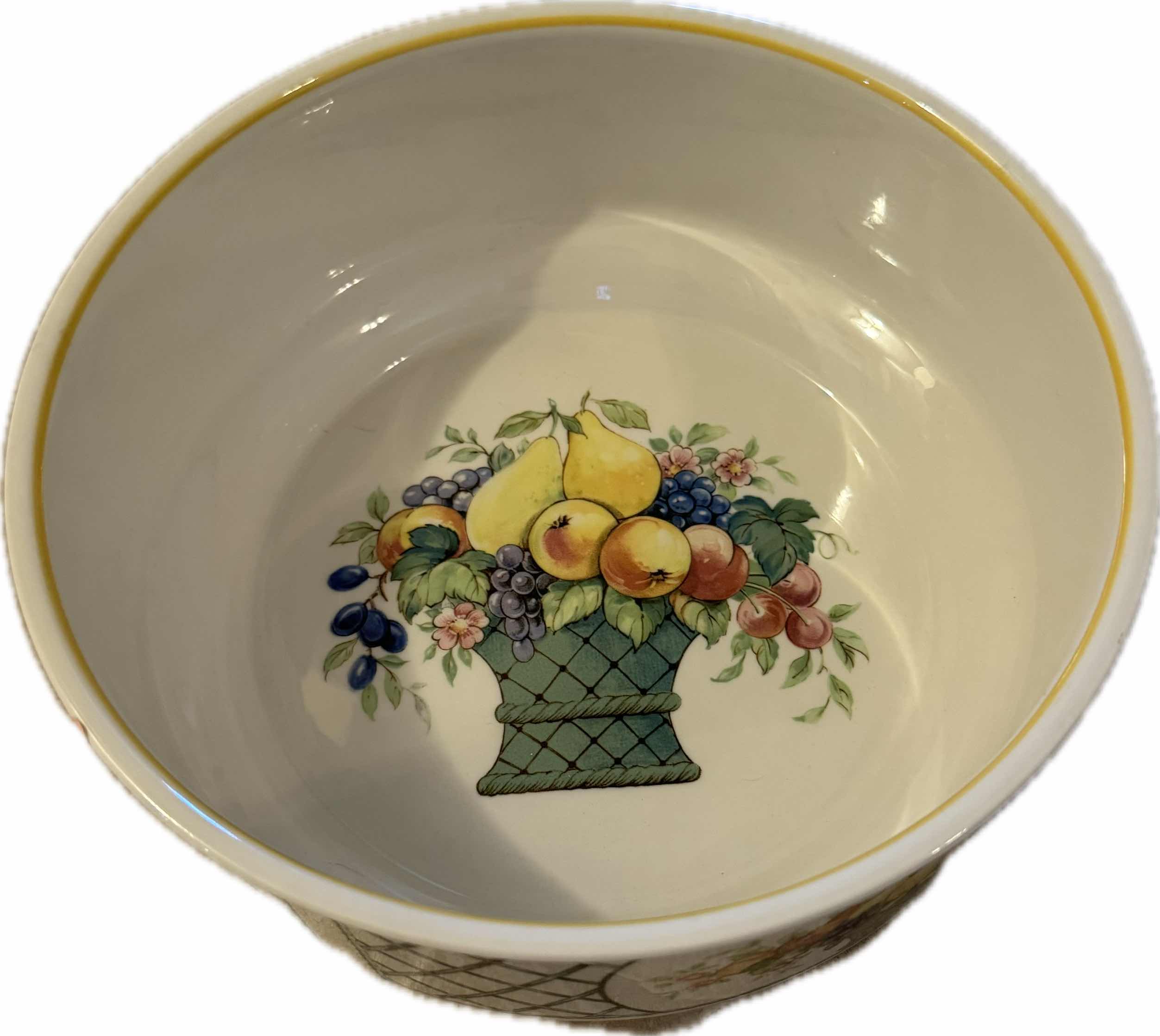 Photo 1 of 70
VINTAGE VILLEROY AND BOCH BOWL MADE IN GERMANY, FRUIT DESIGN, WHITE 
D8.5” X H3.5”