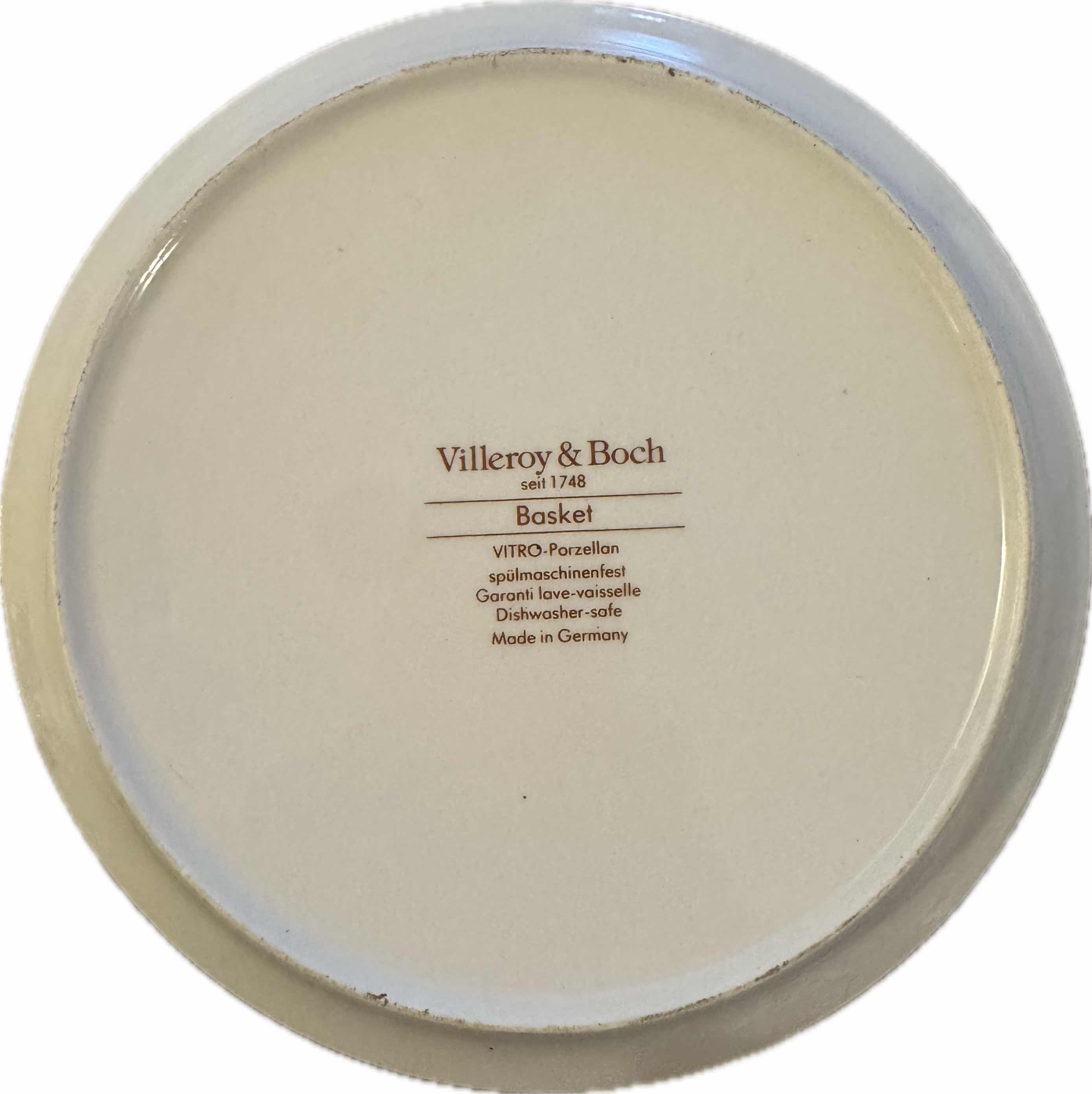 Photo 1 of 70
VINTAGE VILLEROY AND BOCH BOWL MADE IN GERMANY, FRUIT DESIGN, WHITE 
D8.5” X H3.5”