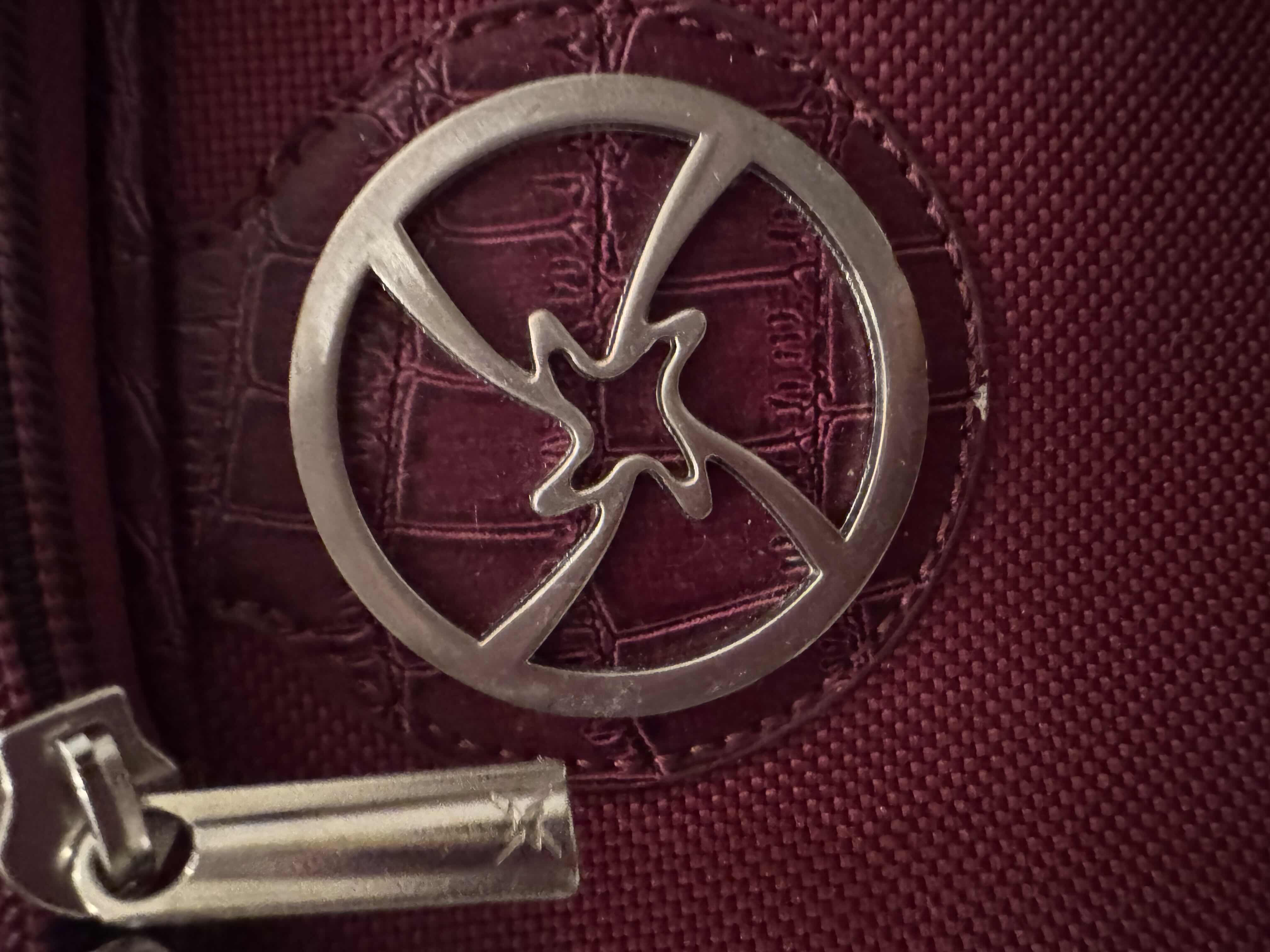 Photo 1 of 150
4- SET OF NICOLE MILLER ROLLING LUGGAGE SUITCASES, TRAVEL BAGS, DARK RED

19” X 11” X H30”
16.5” X 8” X H25”
14” X 9” X H21”
16” X 9” X H14”