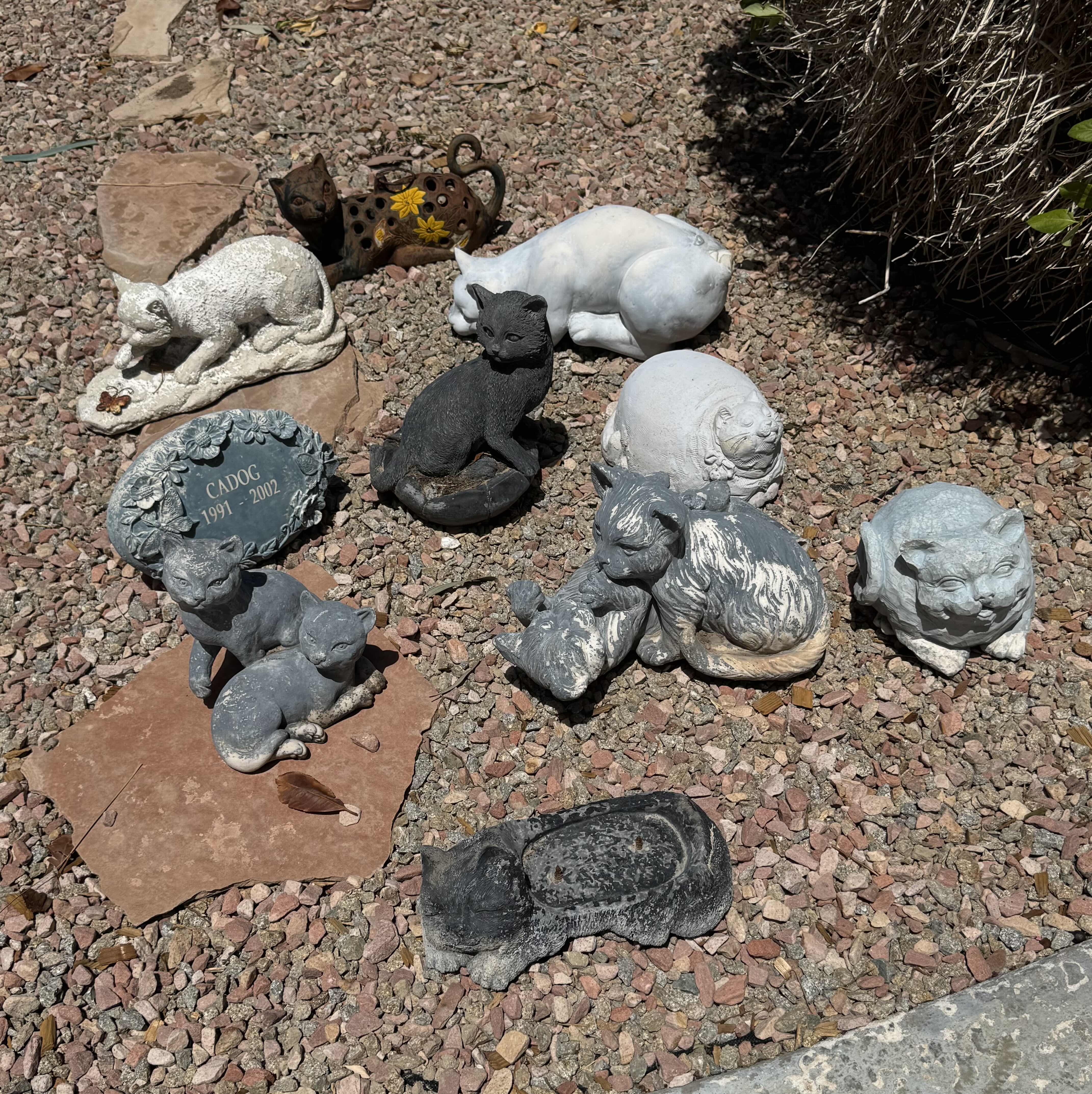 Photo 1 of ASSORTED CAT OUTDOOR/GARDEN DECOR, RESIGN, 10 ITEMS